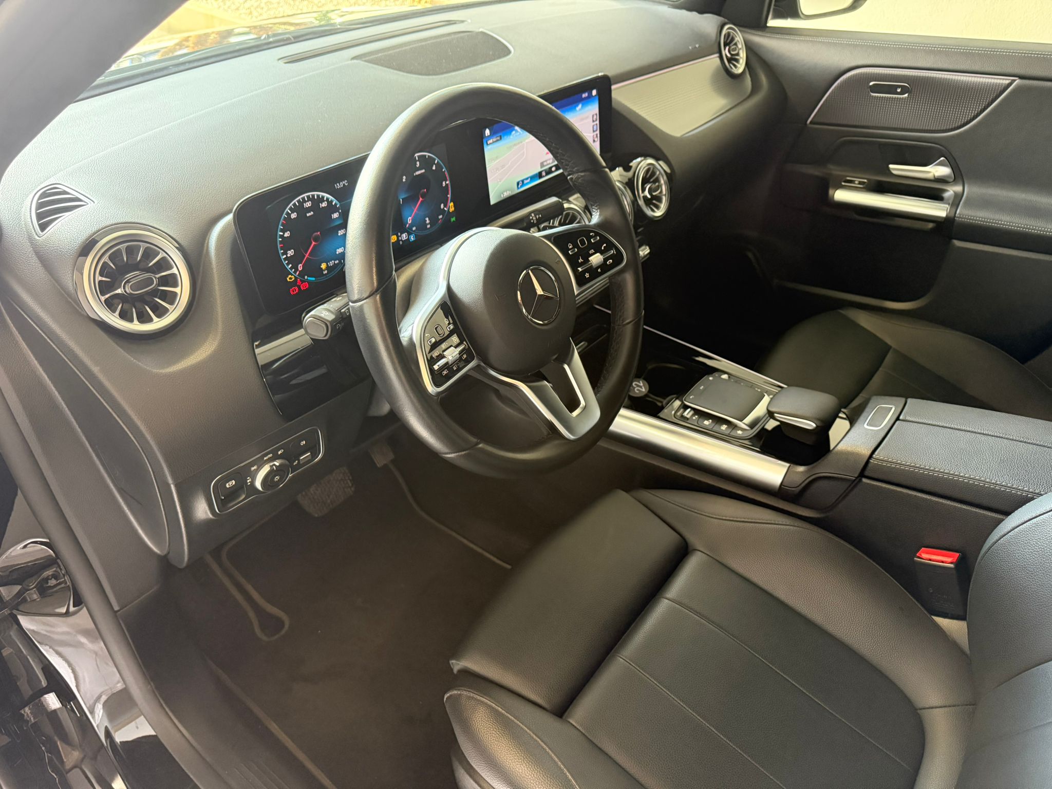 
								Mercedes-Benz GLA 200 d Sport Plus 4 MATIC full									