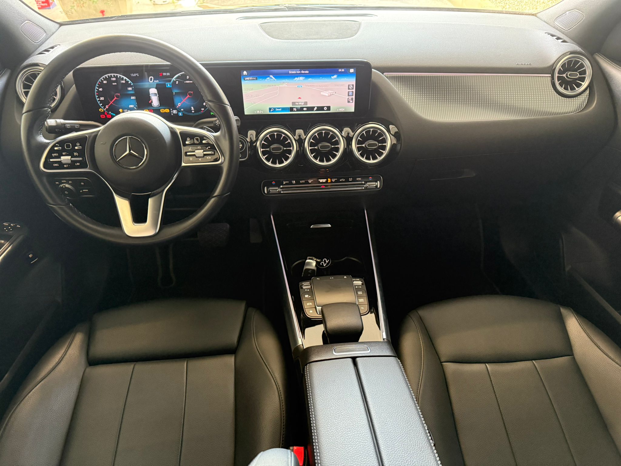 
								Mercedes-Benz GLA 200 d Sport Plus 4 MATIC full									