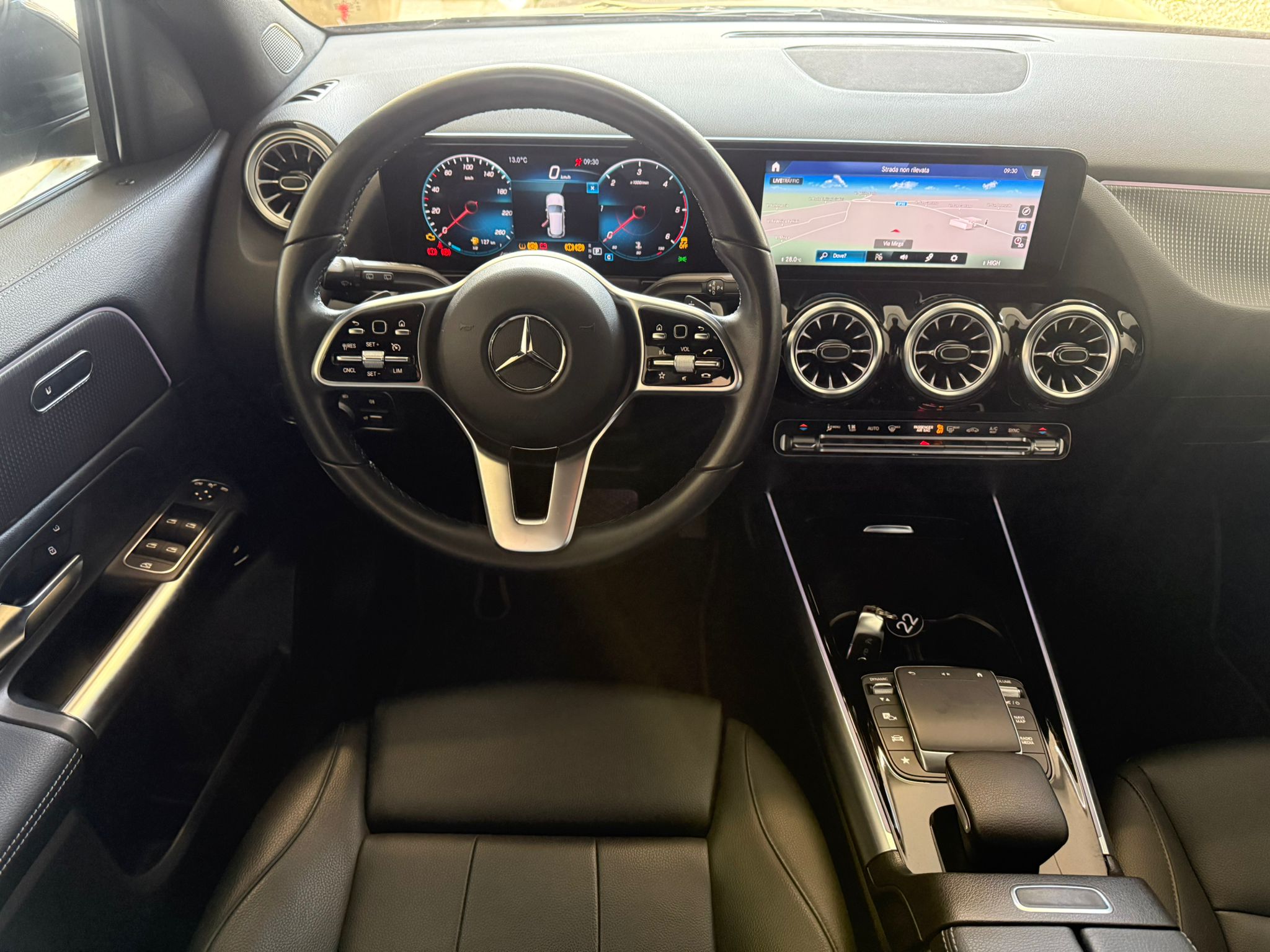 
								Mercedes-Benz GLA 200 d Sport Plus 4 MATIC full									