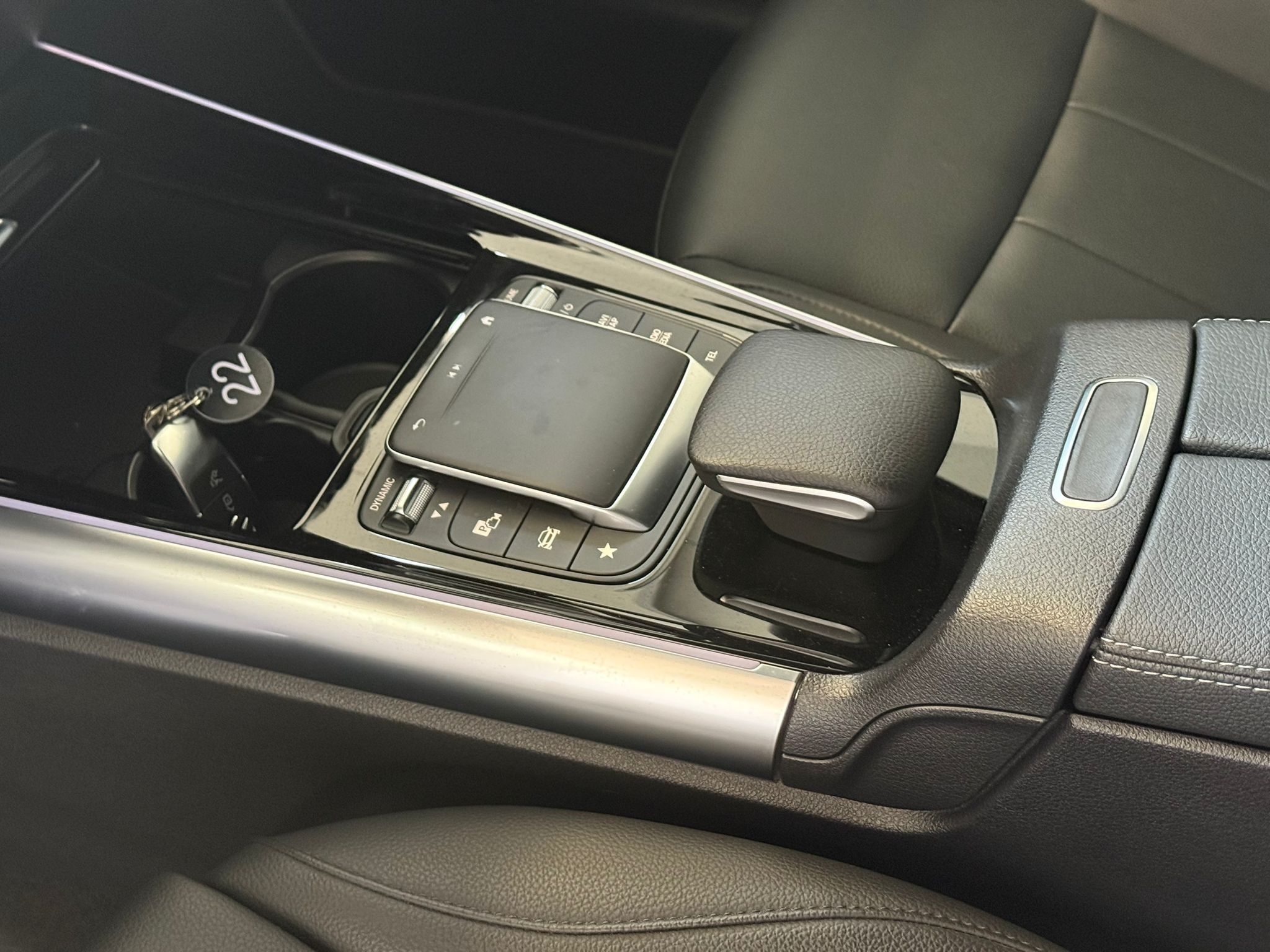 
								Mercedes-Benz GLA 200 d Sport Plus 4 MATIC full									