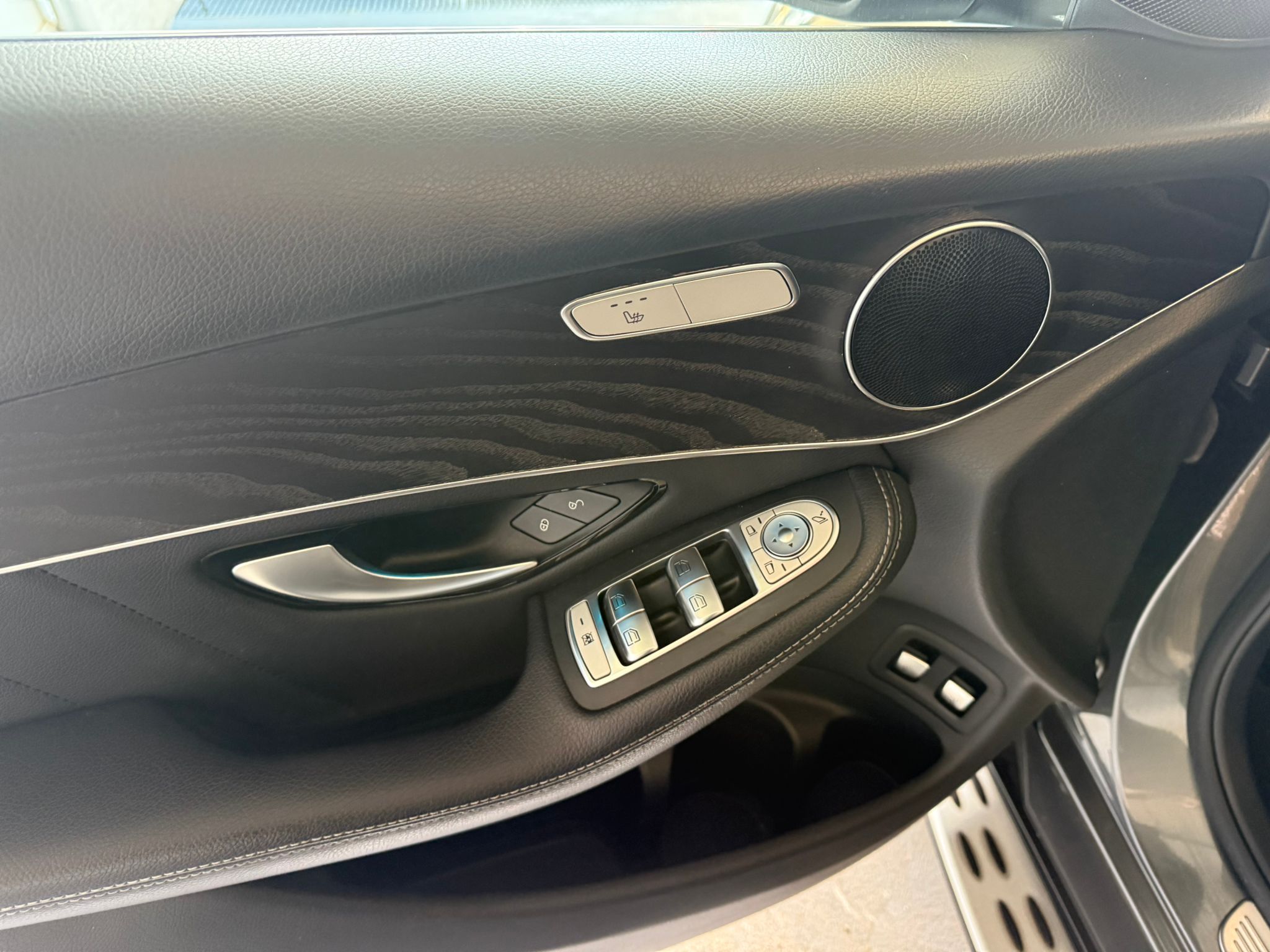 
								Mercedes-Benz GLC 220d PREMIUM 4Matic full									