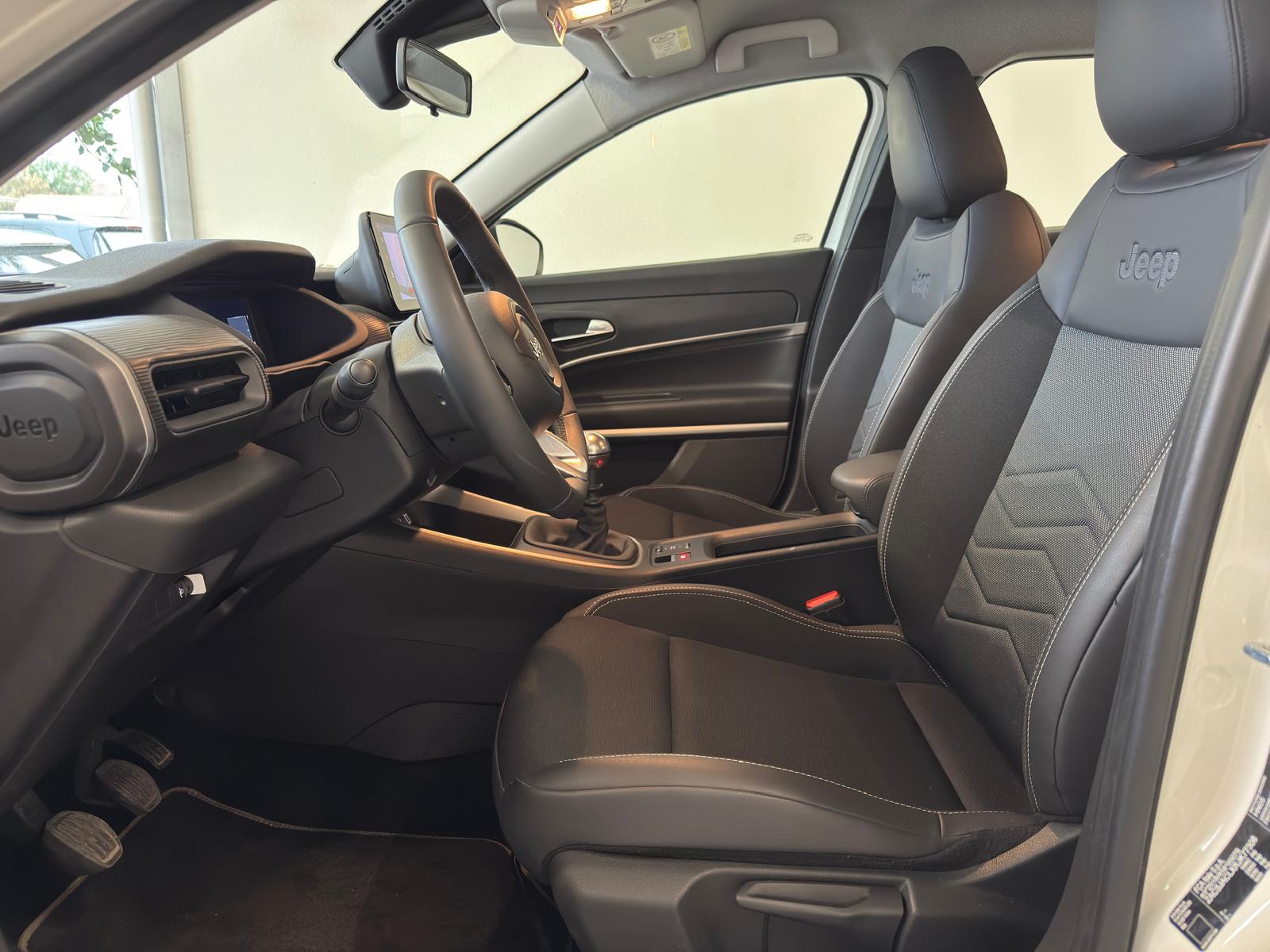 
								Jeep Avenger 1.2 T-GDI ALTITUDE full									