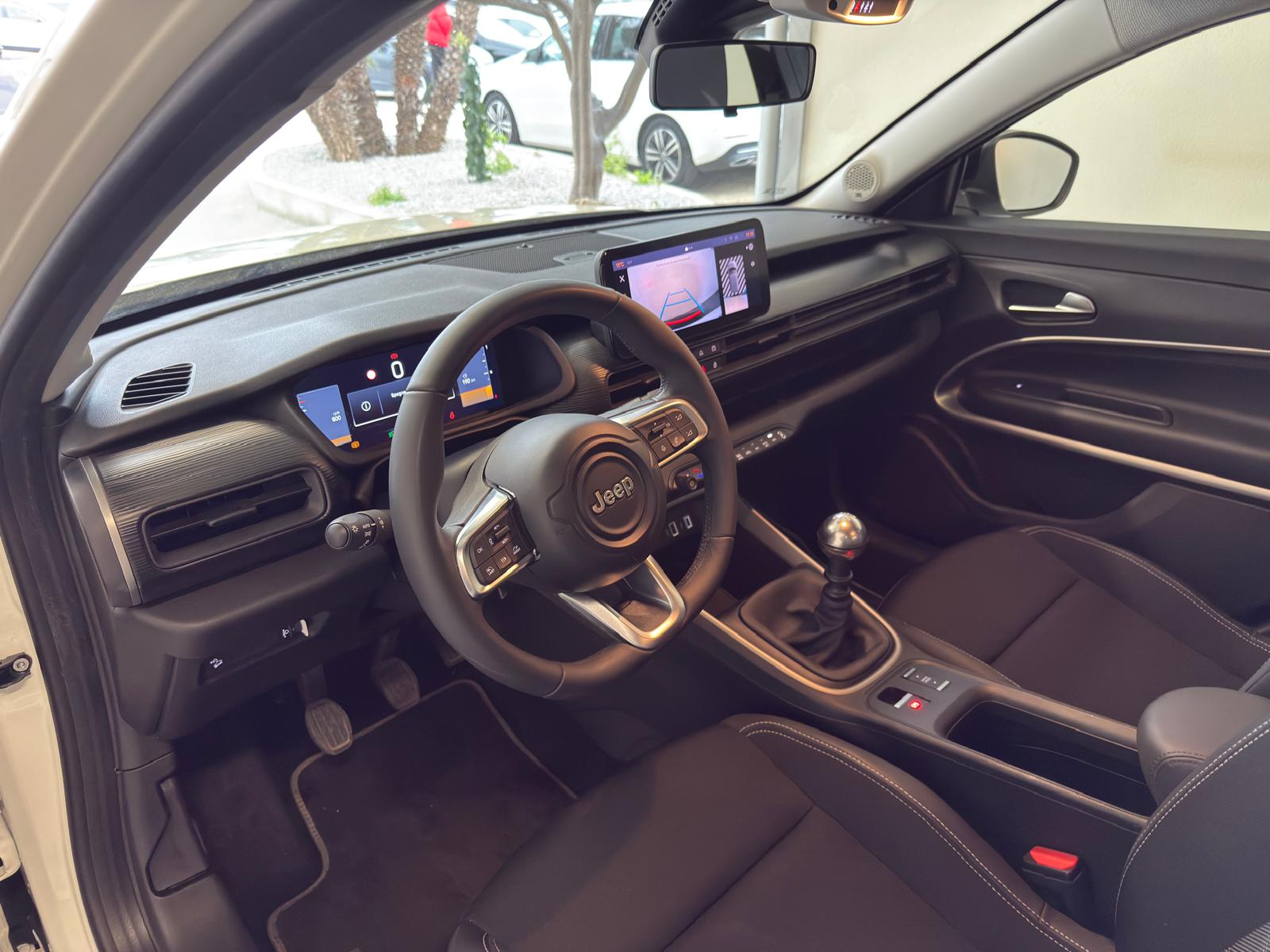 
								Jeep Avenger 1.2 T-GDI ALTITUDE full									