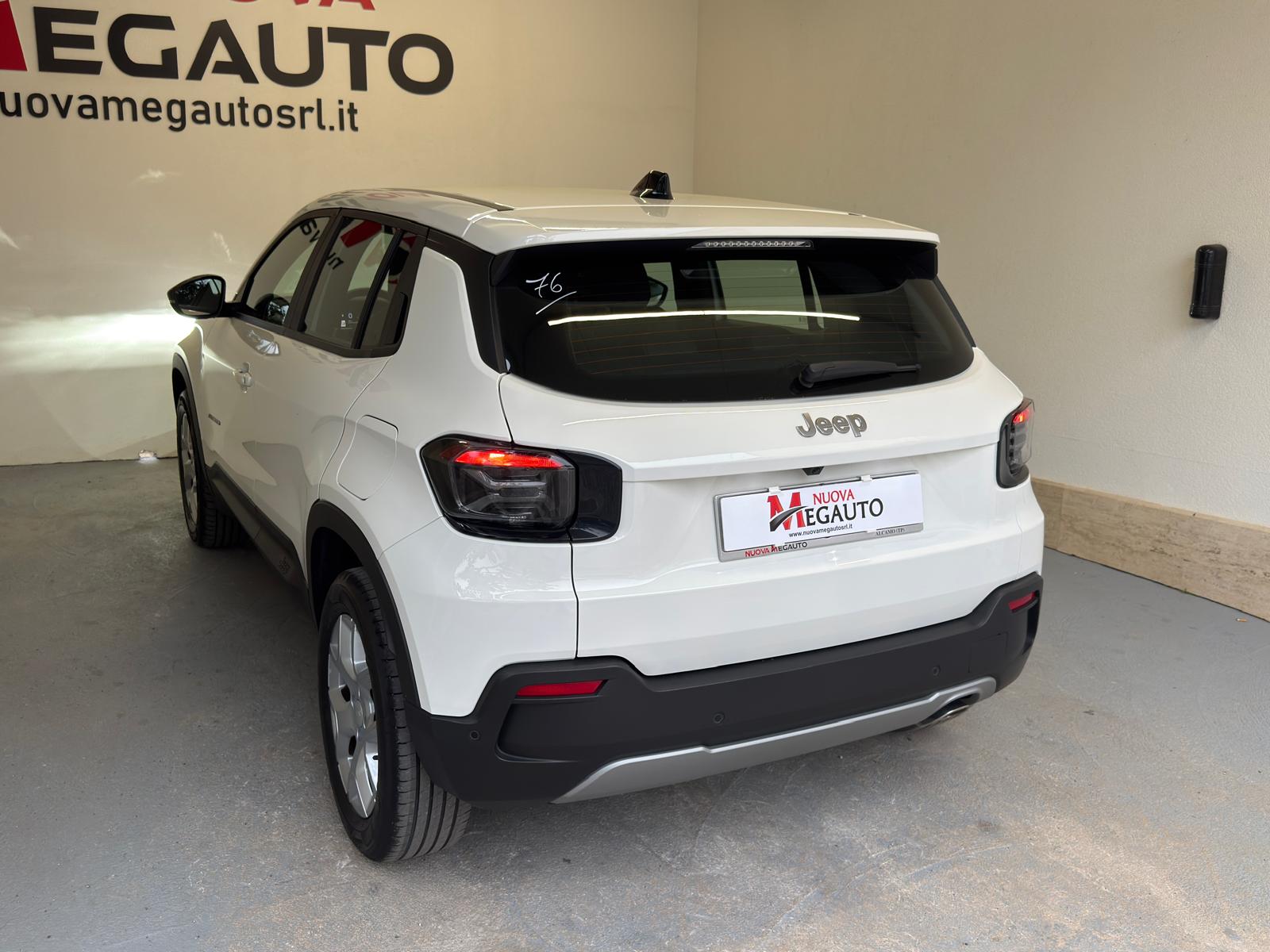 
								Jeep Avenger 1.2 T-GDI ALTITUDE full									