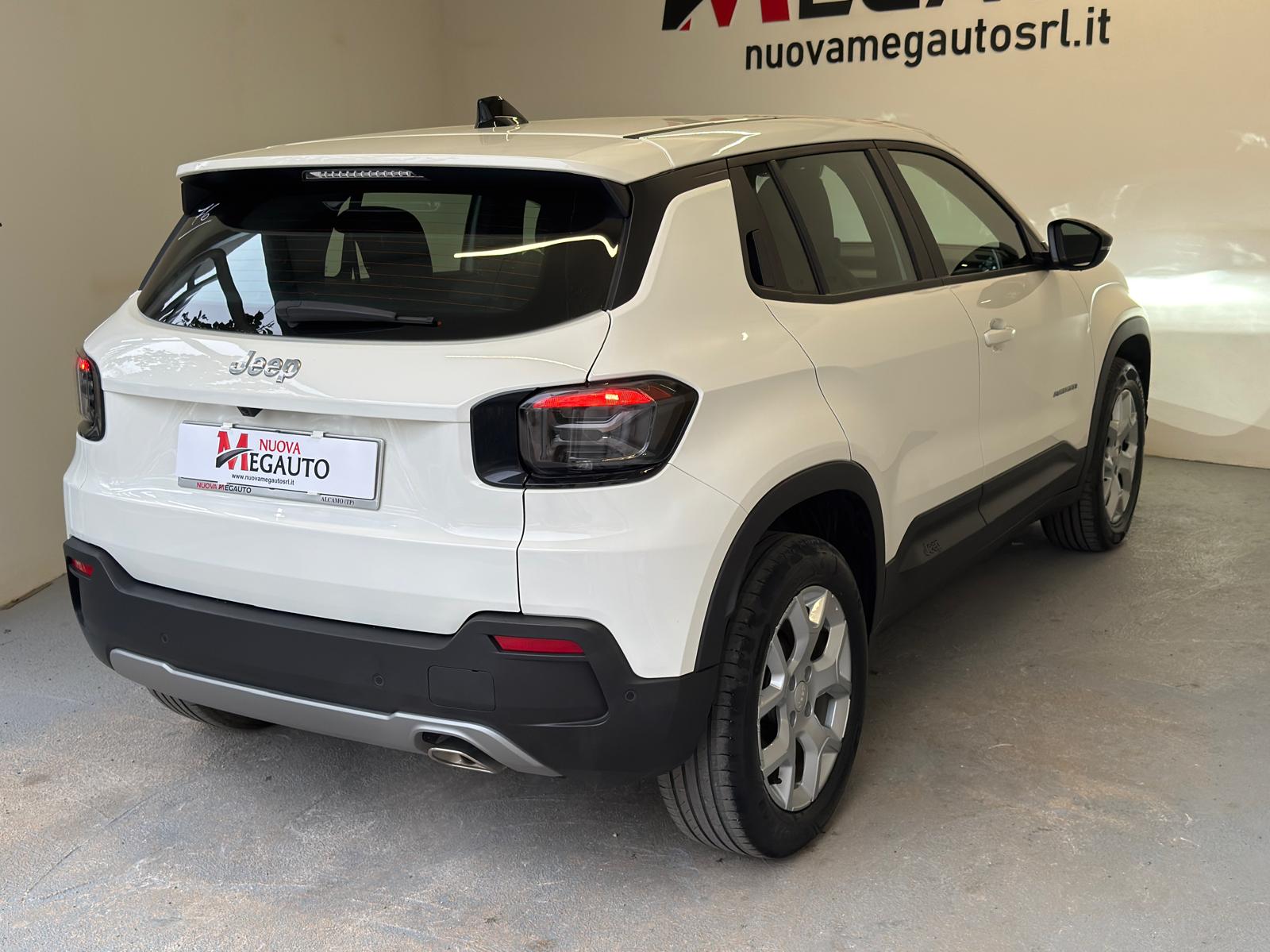 
								Jeep Avenger 1.2 T-GDI ALTITUDE full									