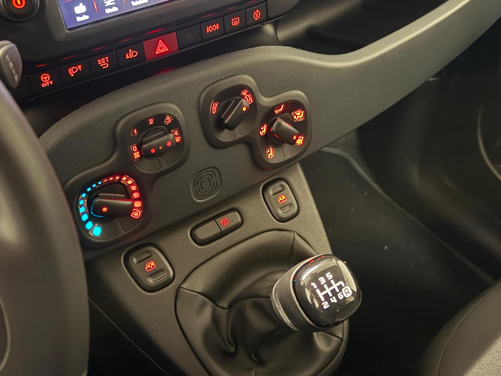 
								Fiat Panda Cross 1.0 Mild Hybrid full									