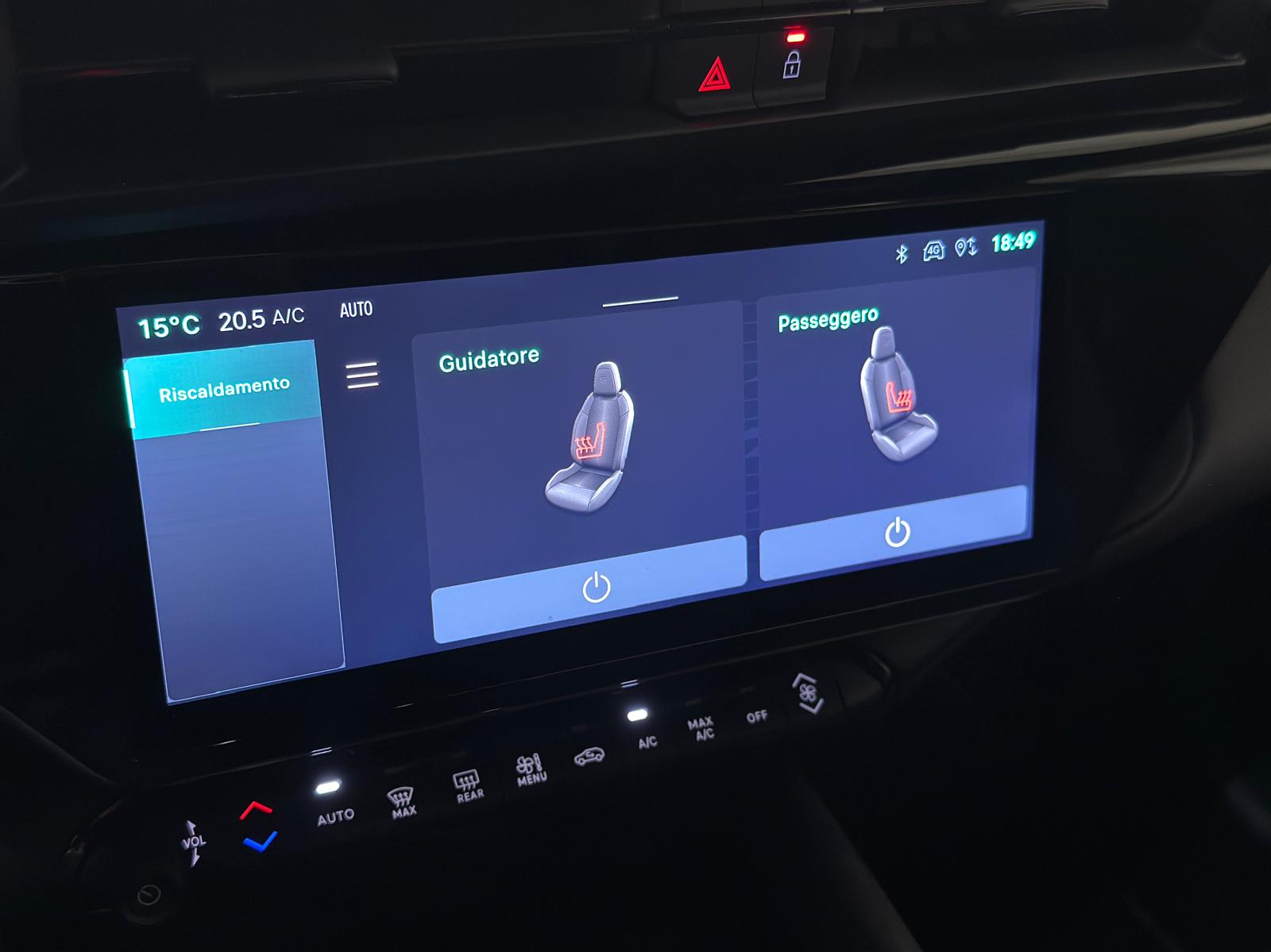 
								Alfa Romeo Junior 1.2 Mild Hybrid Speciale full									
