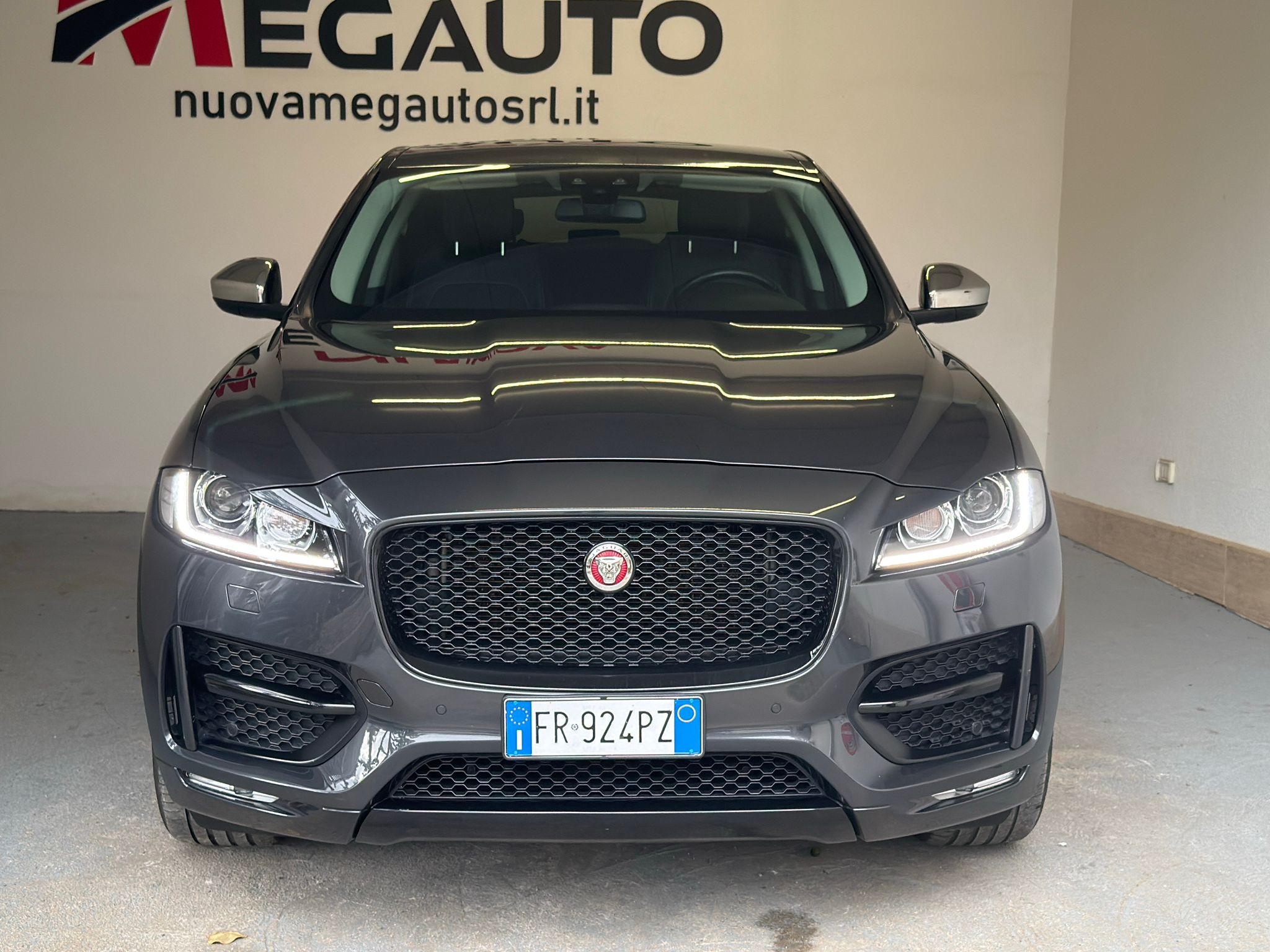 Jaguar F-PACE 20d R-Sport HUNDRED # 11 OF 100