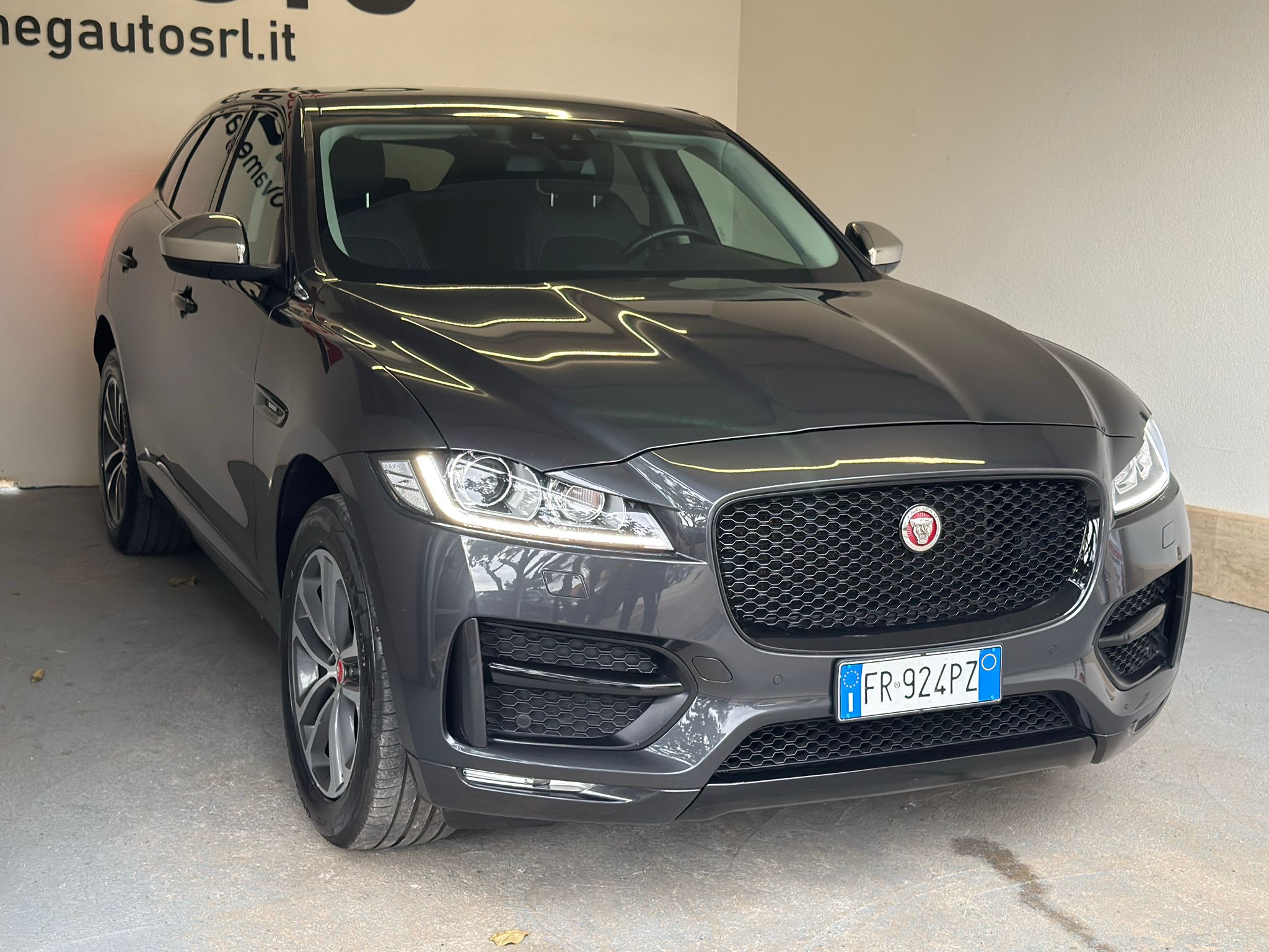 Jaguar F-PACE 20d R-Sport HUNDRED # 11 OF 100