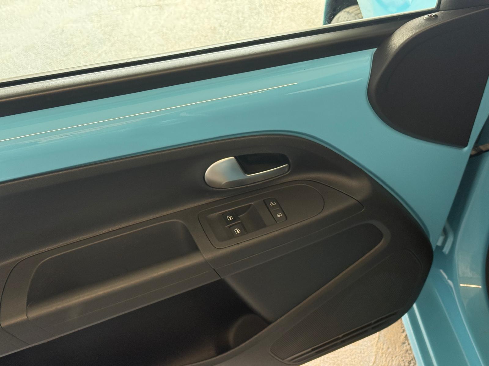 
								Volkswagen up 1.0 5p. EVO move up! BlueMotion Technology full									