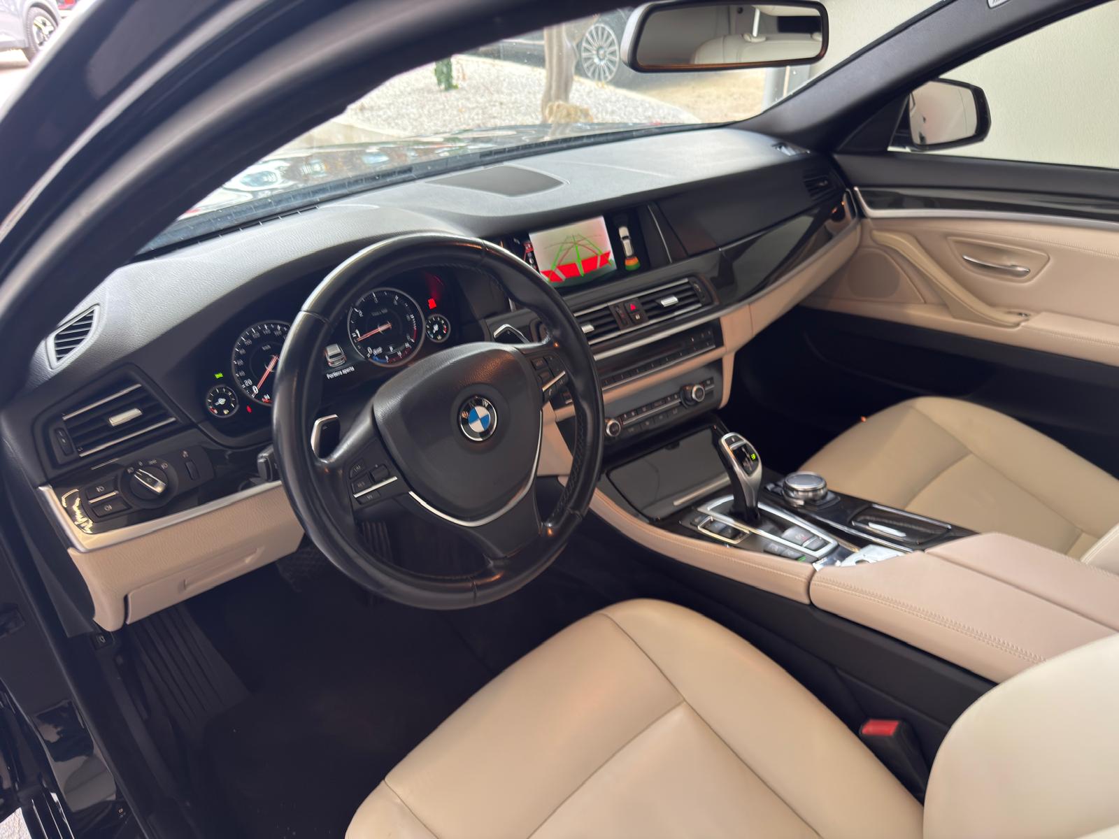 
								BMW 5 Touring 525 d Touring xDrive full									