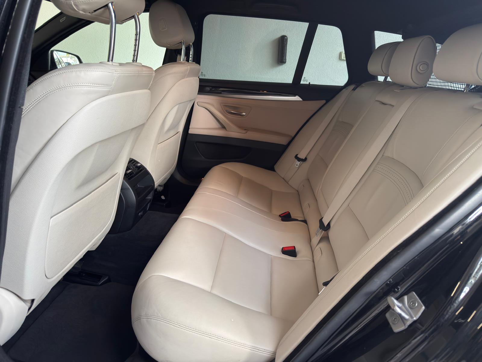 
								BMW 5 Touring 525 d Touring xDrive full									