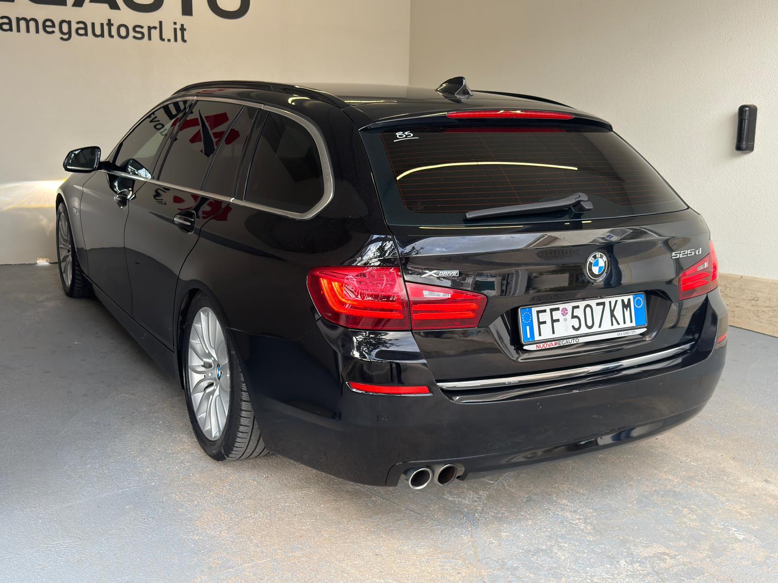 
								BMW 5 Touring 525 d Touring xDrive full									
