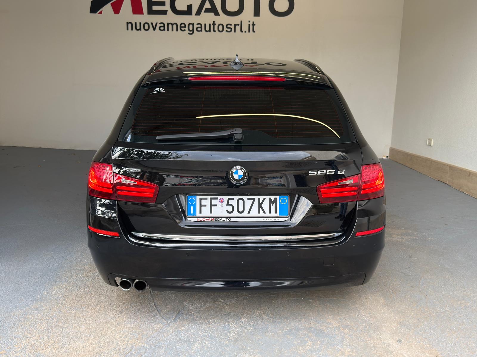 
								BMW 5 Touring 525 d Touring xDrive full									