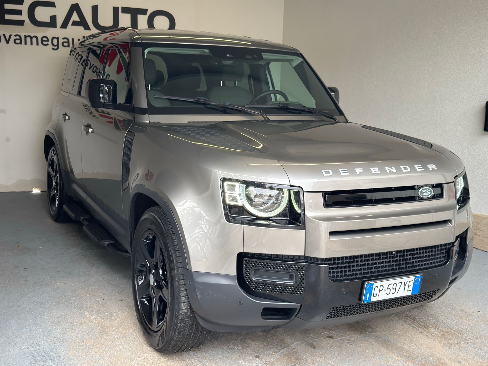Land Rover Defender 110 3.0 D250 Mild-Hybrid X-Dynamic SE