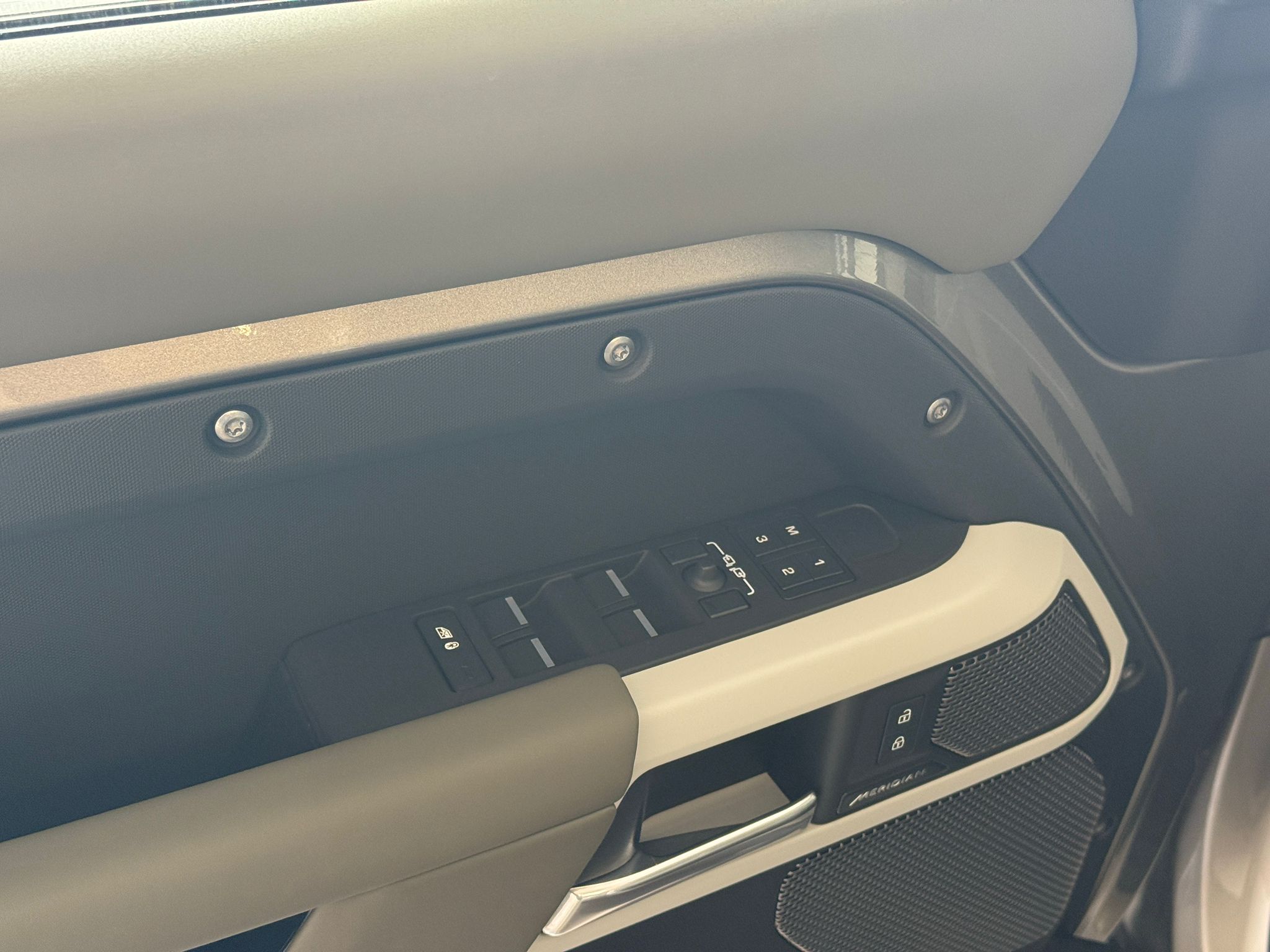 
								Land Rover Defender 110 3.0 D250 Mild-Hybrid X-Dynamic SE full									