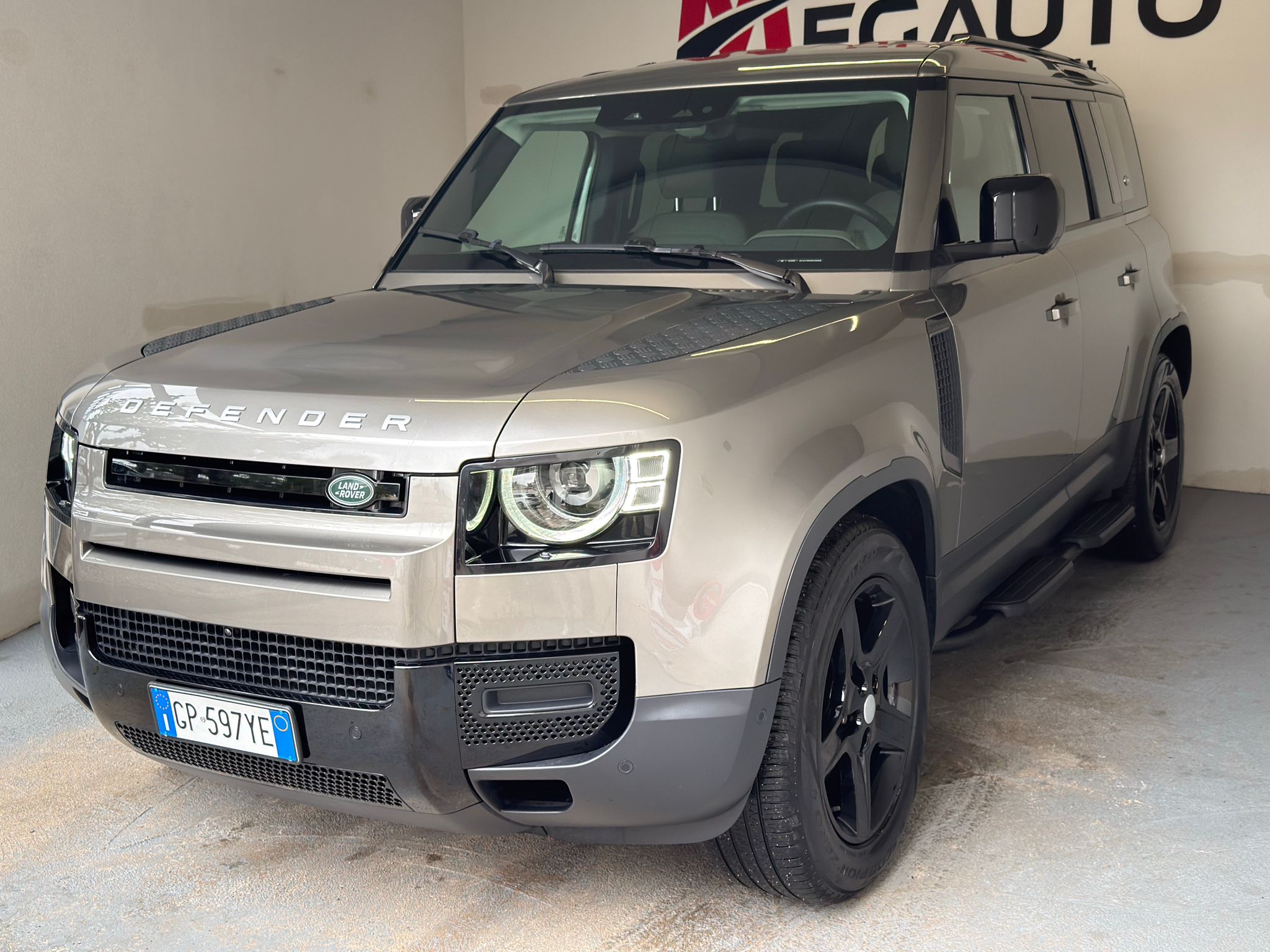 Land Rover Defender 110 3.0 D250 Mild-Hybrid X-Dynamic SE