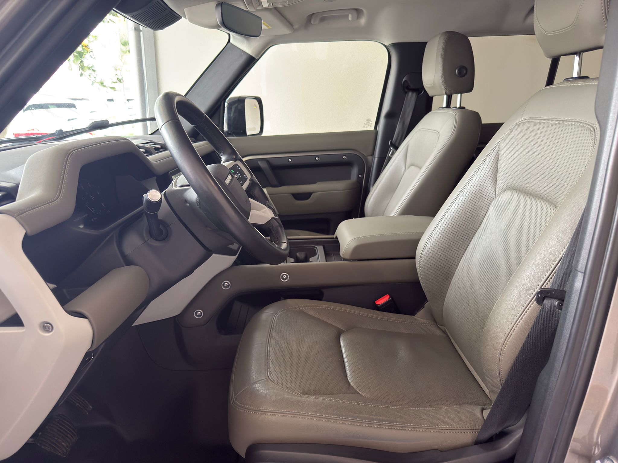 
								Land Rover Defender 110 3.0 D250 Mild-Hybrid X-Dynamic SE full									