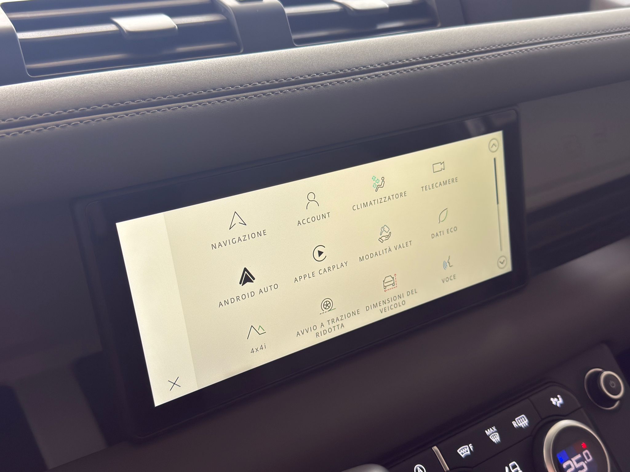 
								Land Rover Defender 110 3.0 D250 Mild-Hybrid X-Dynamic SE full									