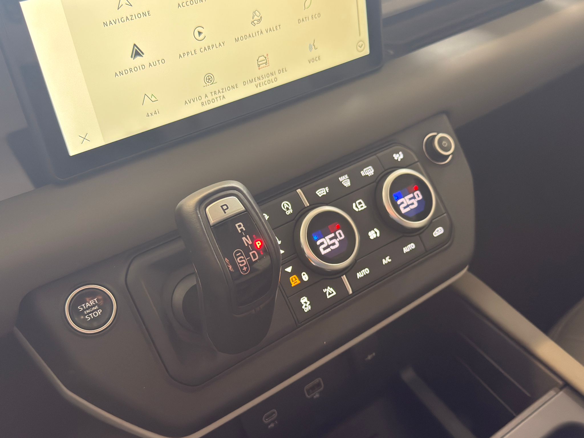 
								Land Rover Defender 110 3.0 D250 Mild-Hybrid X-Dynamic SE full									