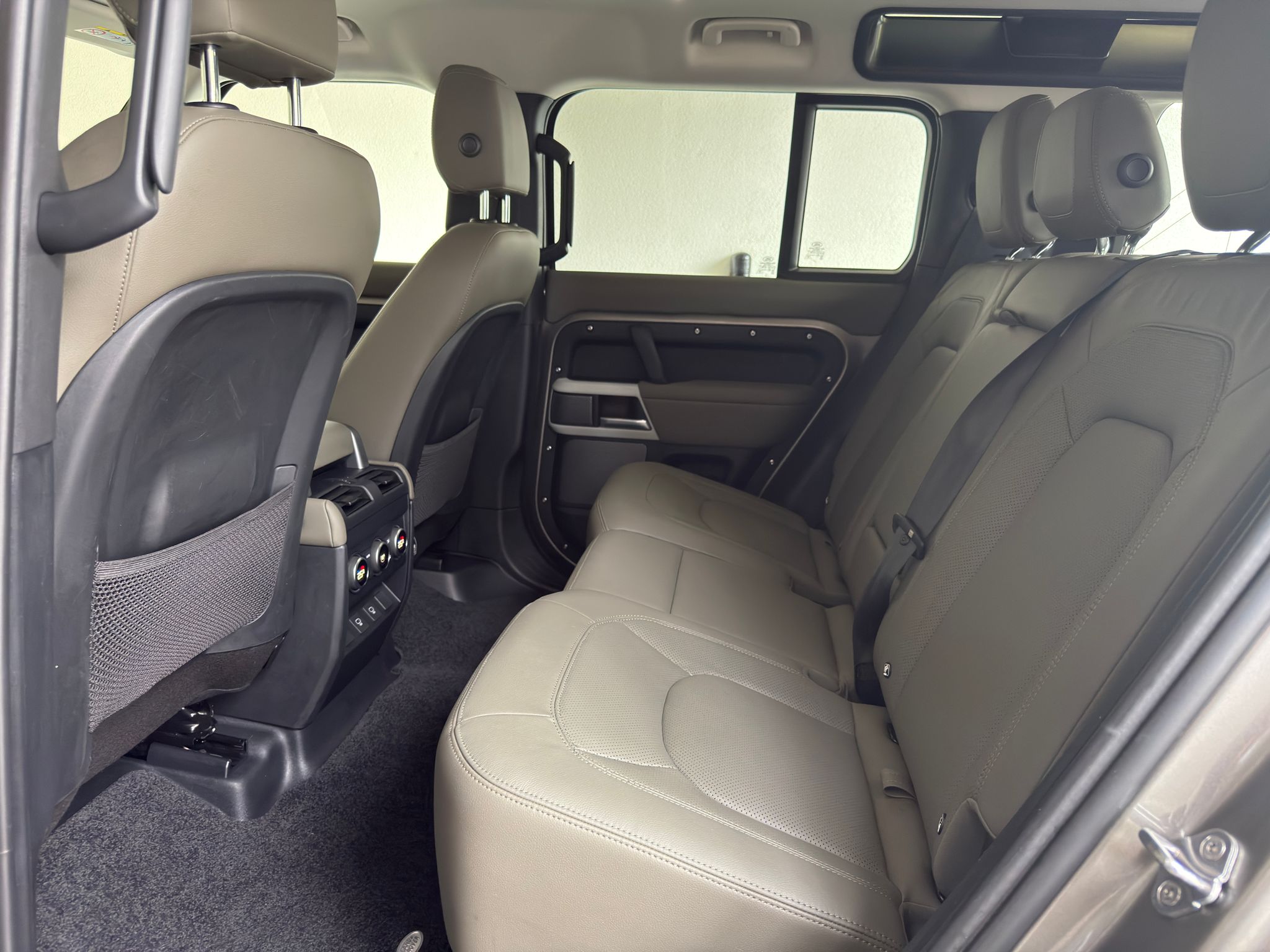 
								Land Rover Defender 110 3.0 D250 Mild-Hybrid X-Dynamic SE full									