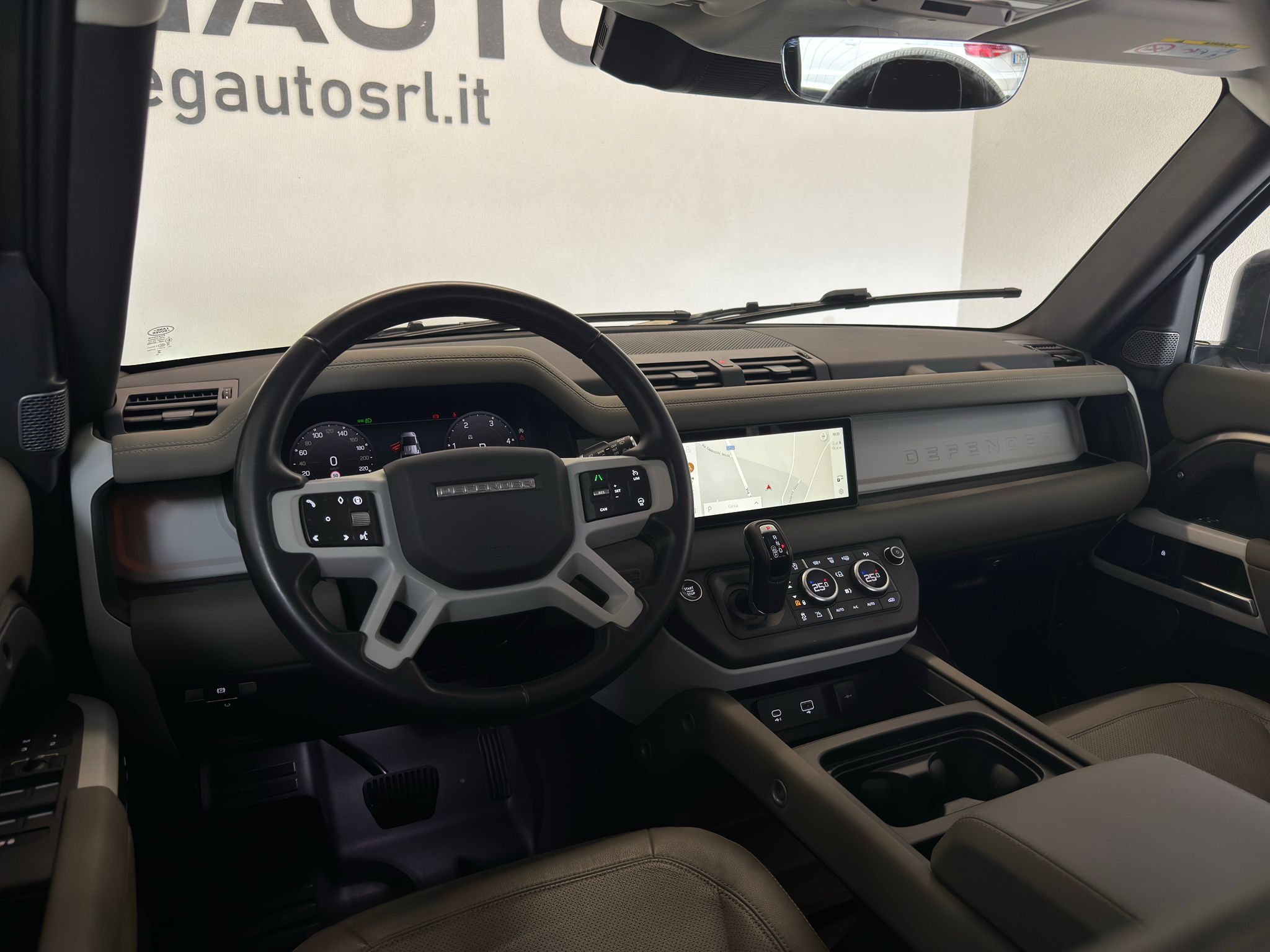 
								Land Rover Defender 110 3.0 D250 Mild-Hybrid X-Dynamic SE full									