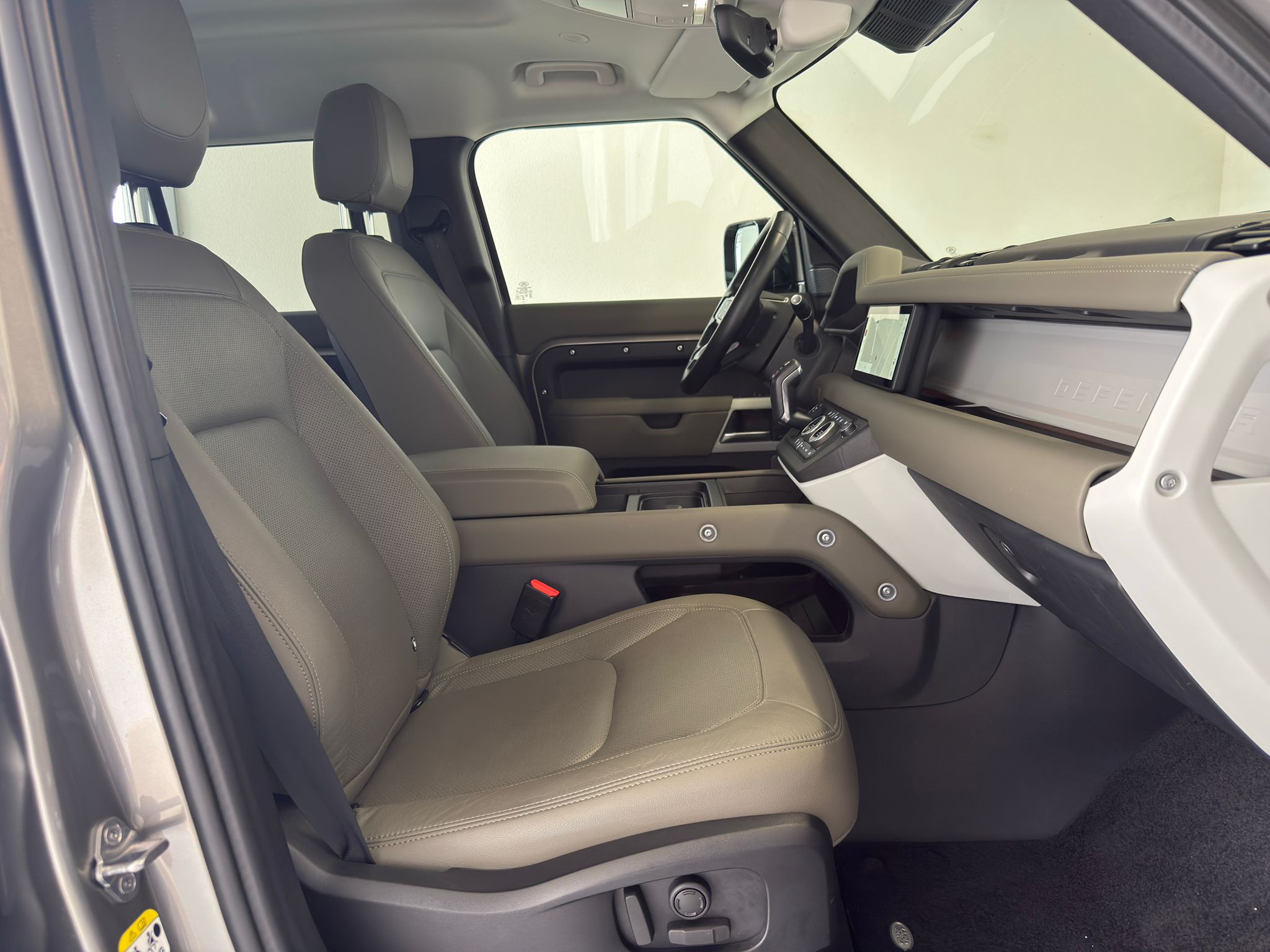 
								Land Rover Defender 110 3.0 D250 Mild-Hybrid X-Dynamic SE full									