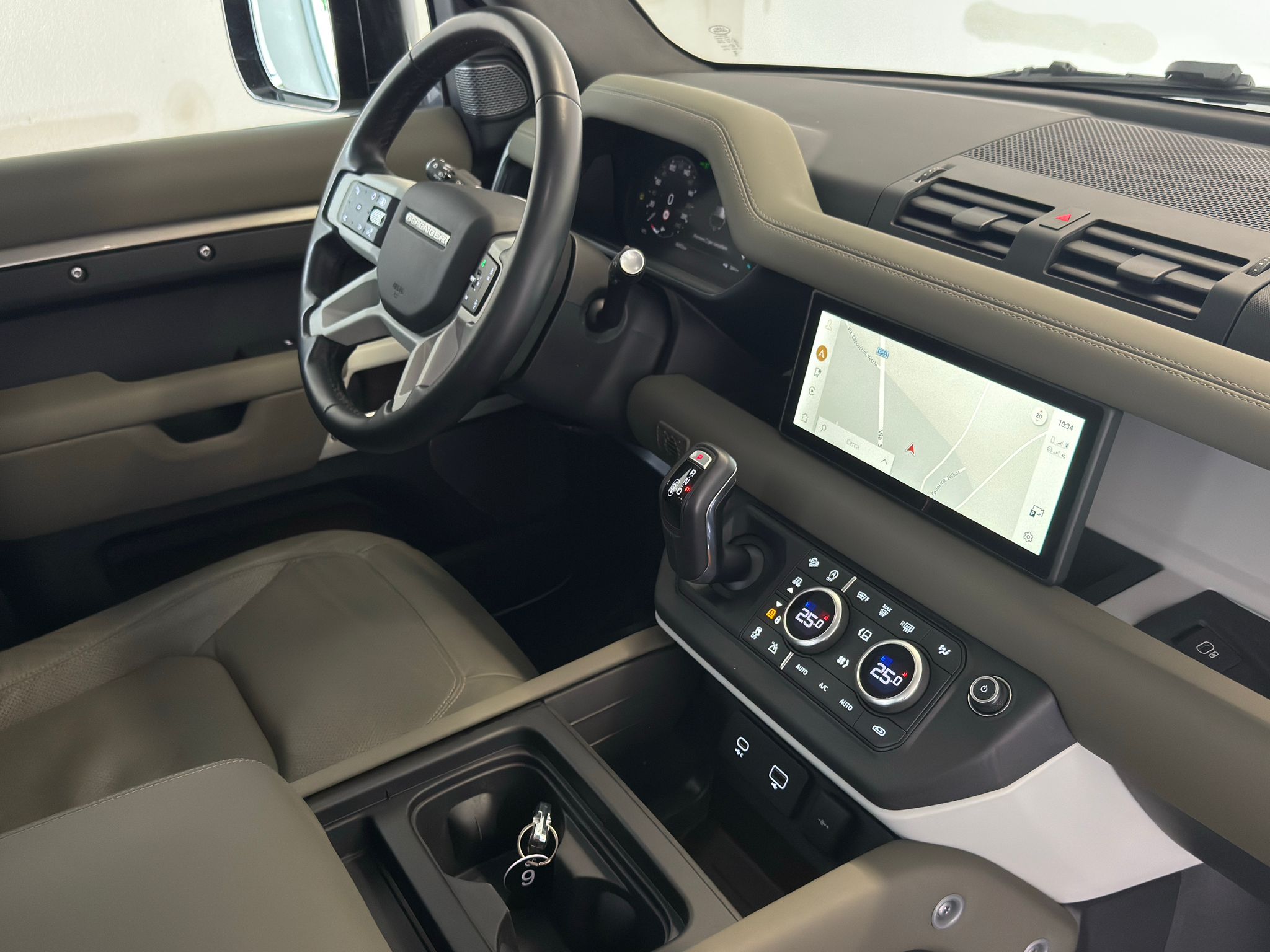 
								Land Rover Defender 110 3.0 D250 Mild-Hybrid X-Dynamic SE full									