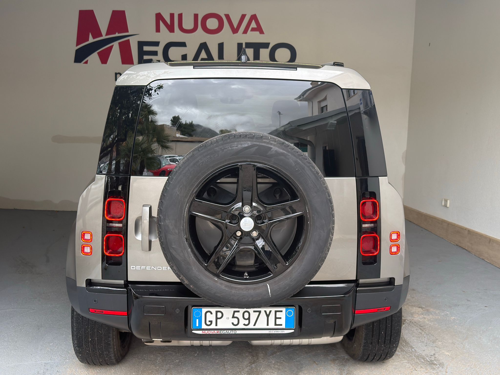 
								Land Rover Defender 110 3.0 D250 Mild-Hybrid X-Dynamic SE full									