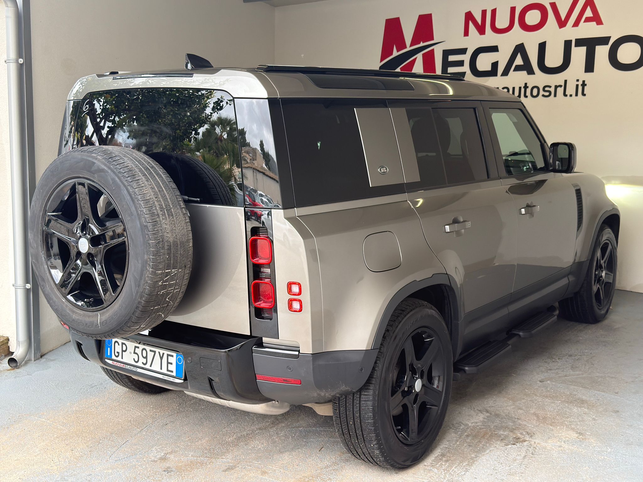 
								Land Rover Defender 110 3.0 D250 Mild-Hybrid X-Dynamic SE full									