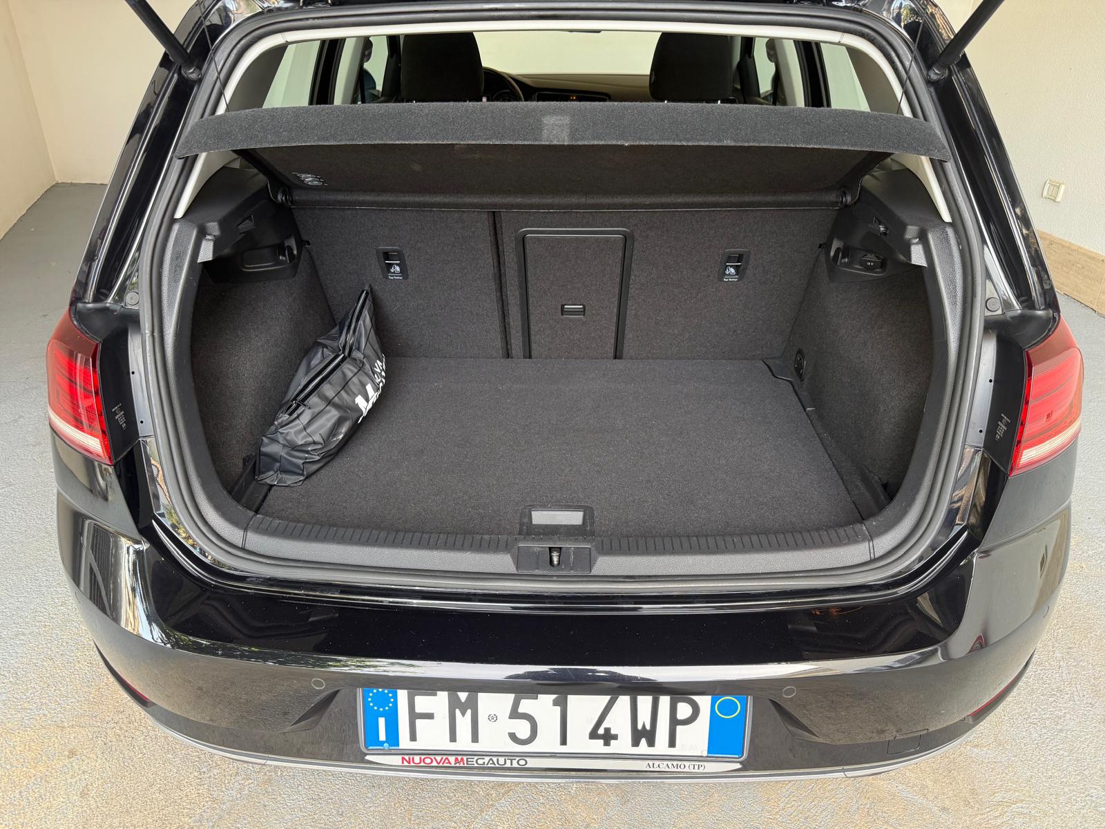 
								Volkswagen Golg 1.6 TDI 115CV BlueMotion Technology full									