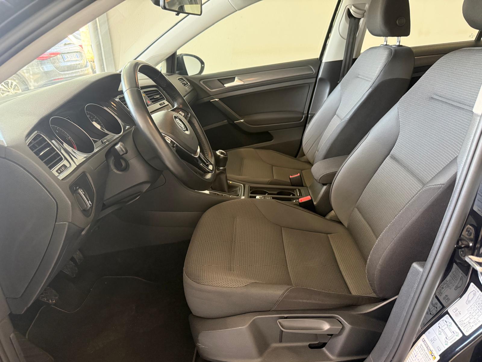 
								Volkswagen Golg 1.6 TDI 115CV BlueMotion Technology full									