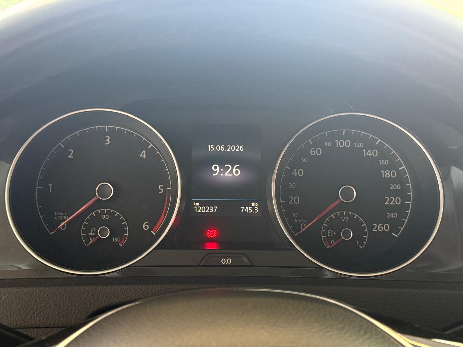 
								Volkswagen Golg 1.6 TDI 115CV BlueMotion Technology full									