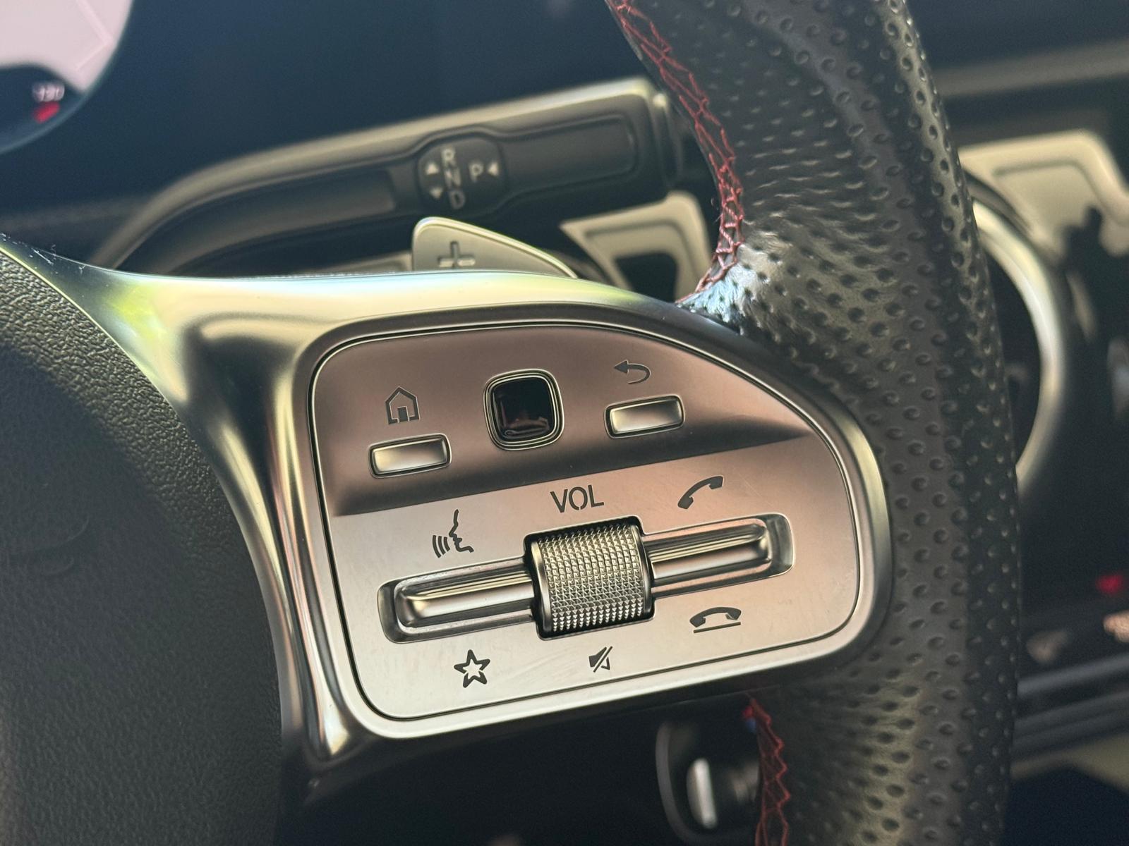 
								MERCEDES-BENZ CLASSE A 180D PREMIUM full									