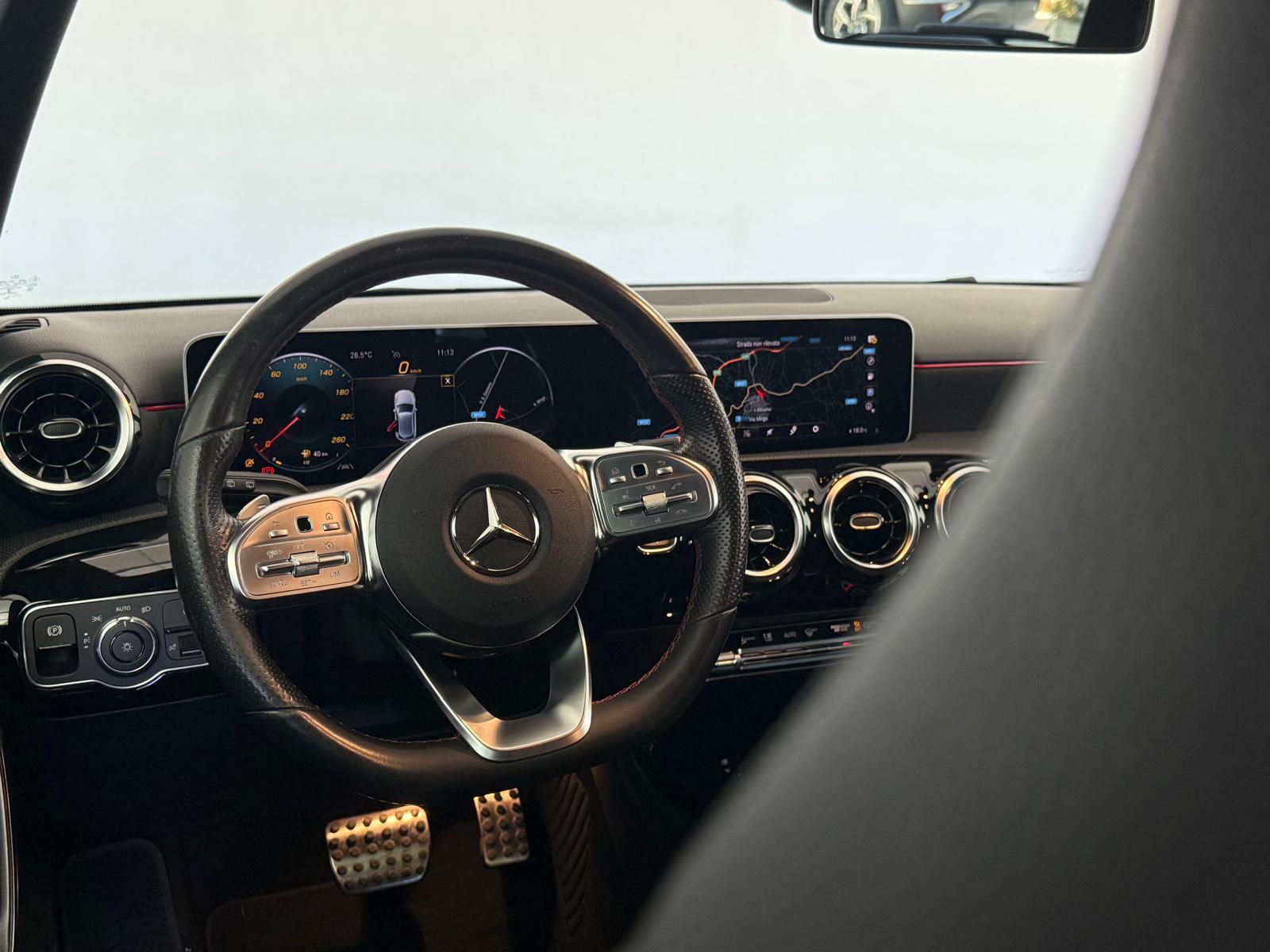 
								MERCEDES-BENZ CLASSE A 180D PREMIUM full									