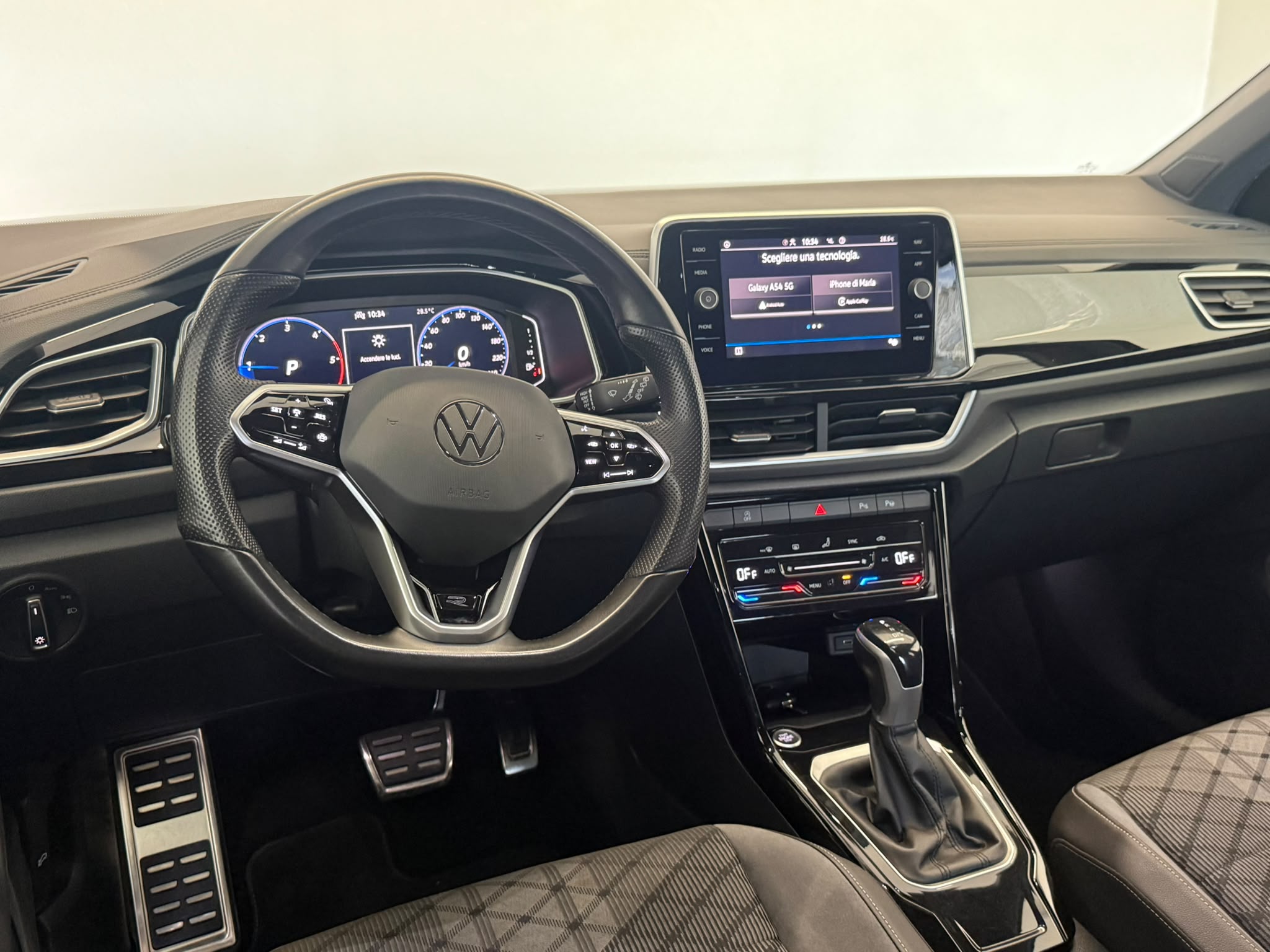 
								Volkswagen T-Roc 2.0 TDI R-Line full									