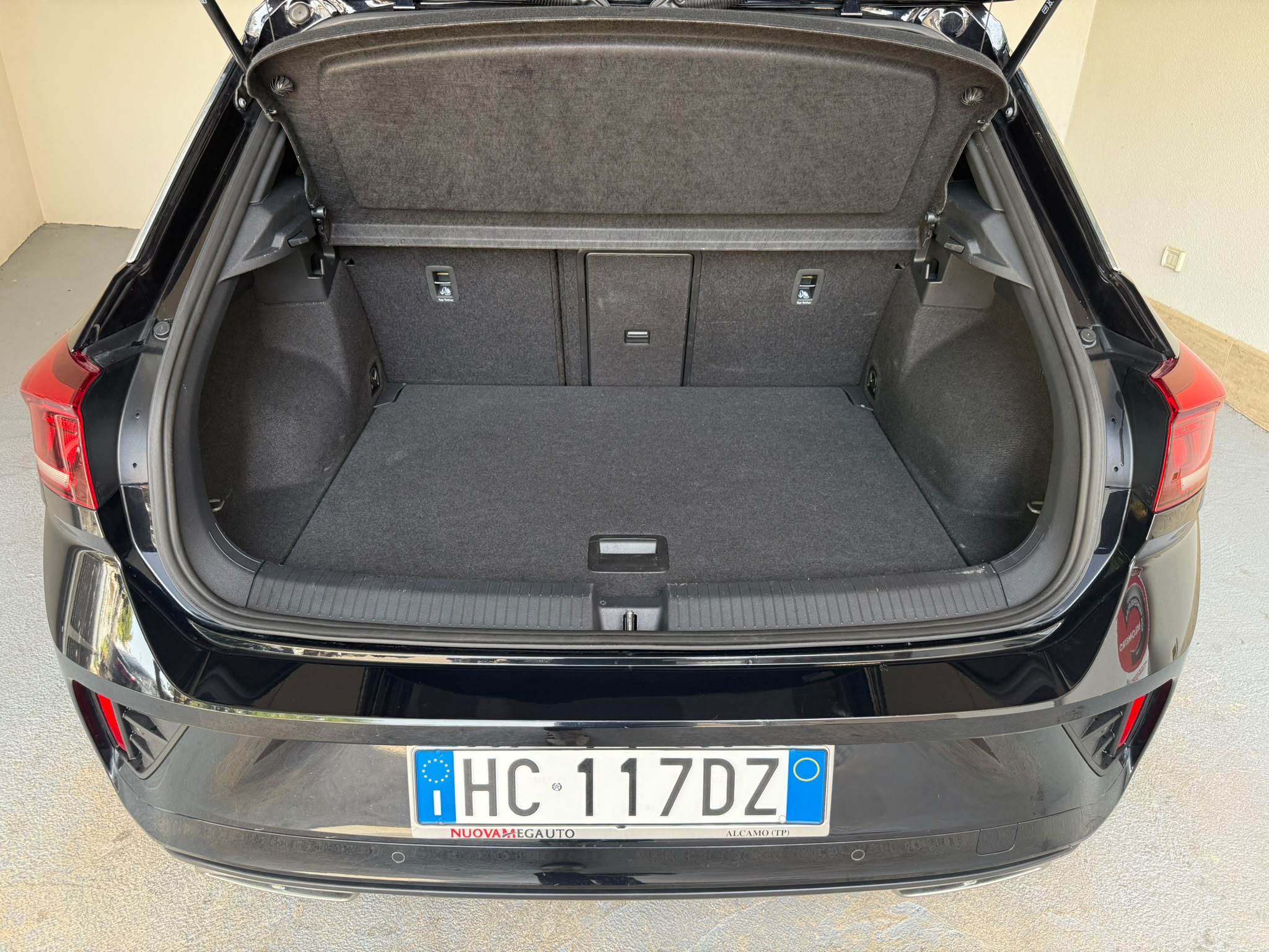 
								Volkswagen T-Roc 2.0 TDI R-Line full									