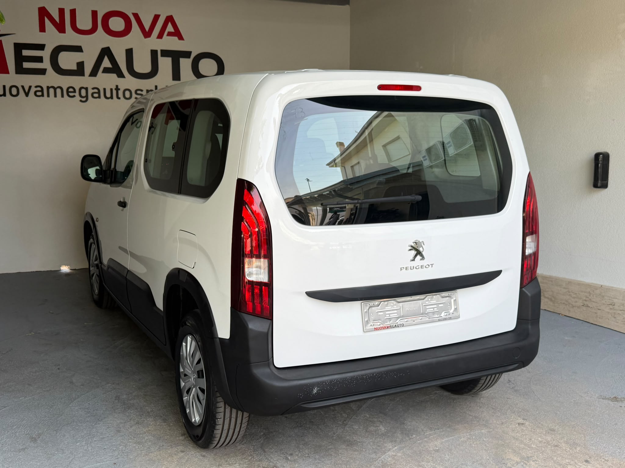 
								Peugeot Rifter 1.5 BlueHDi Active L1 full									