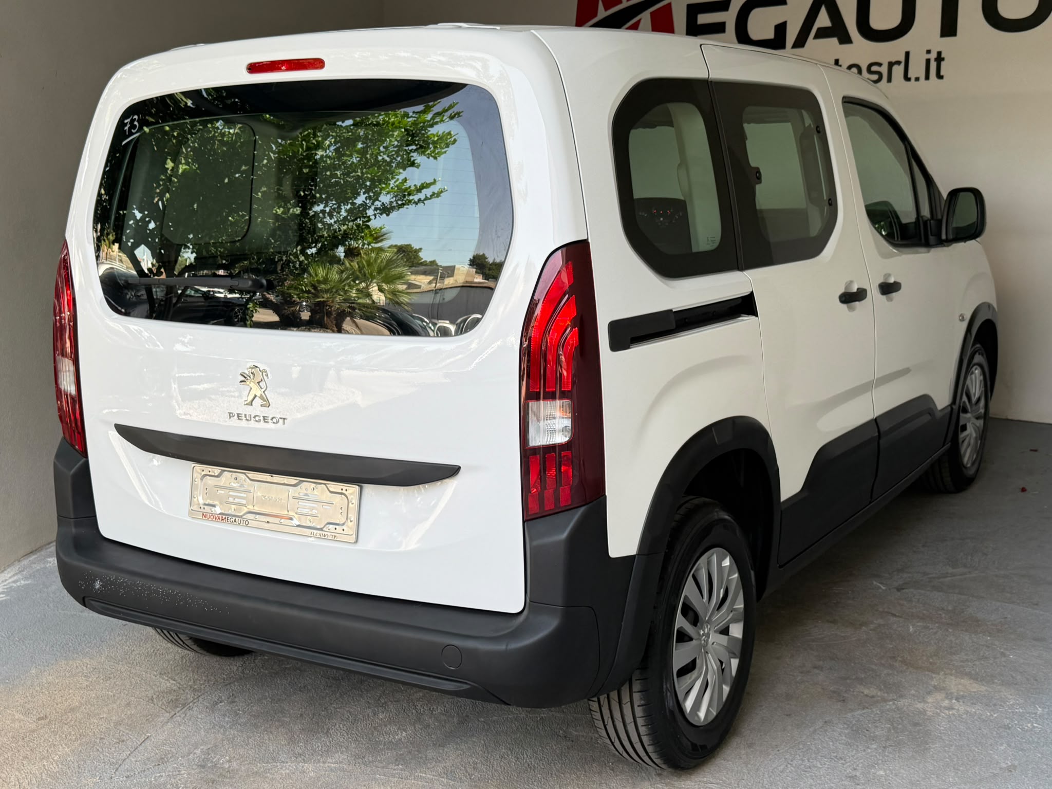 
								Peugeot Rifter 1.5 BlueHDi Active L1 full									