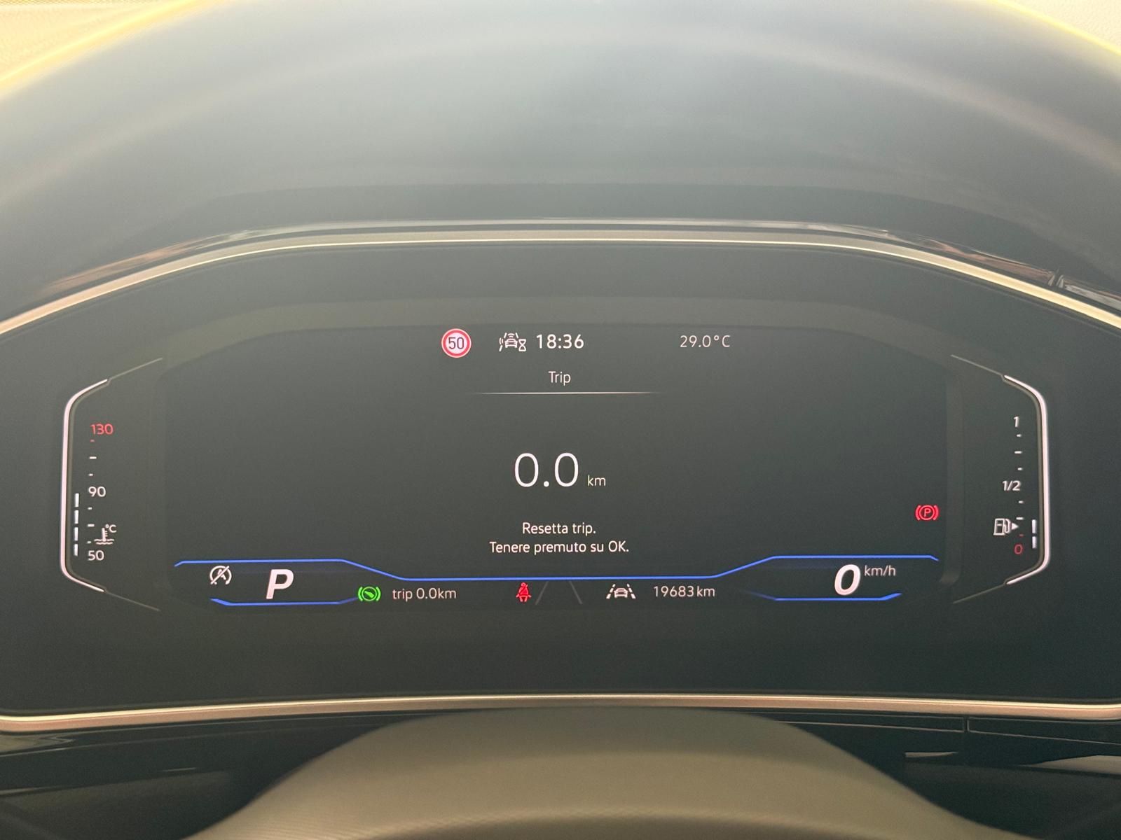 
								Volkswagen T-Roc 2.0 TDI R-Line full									