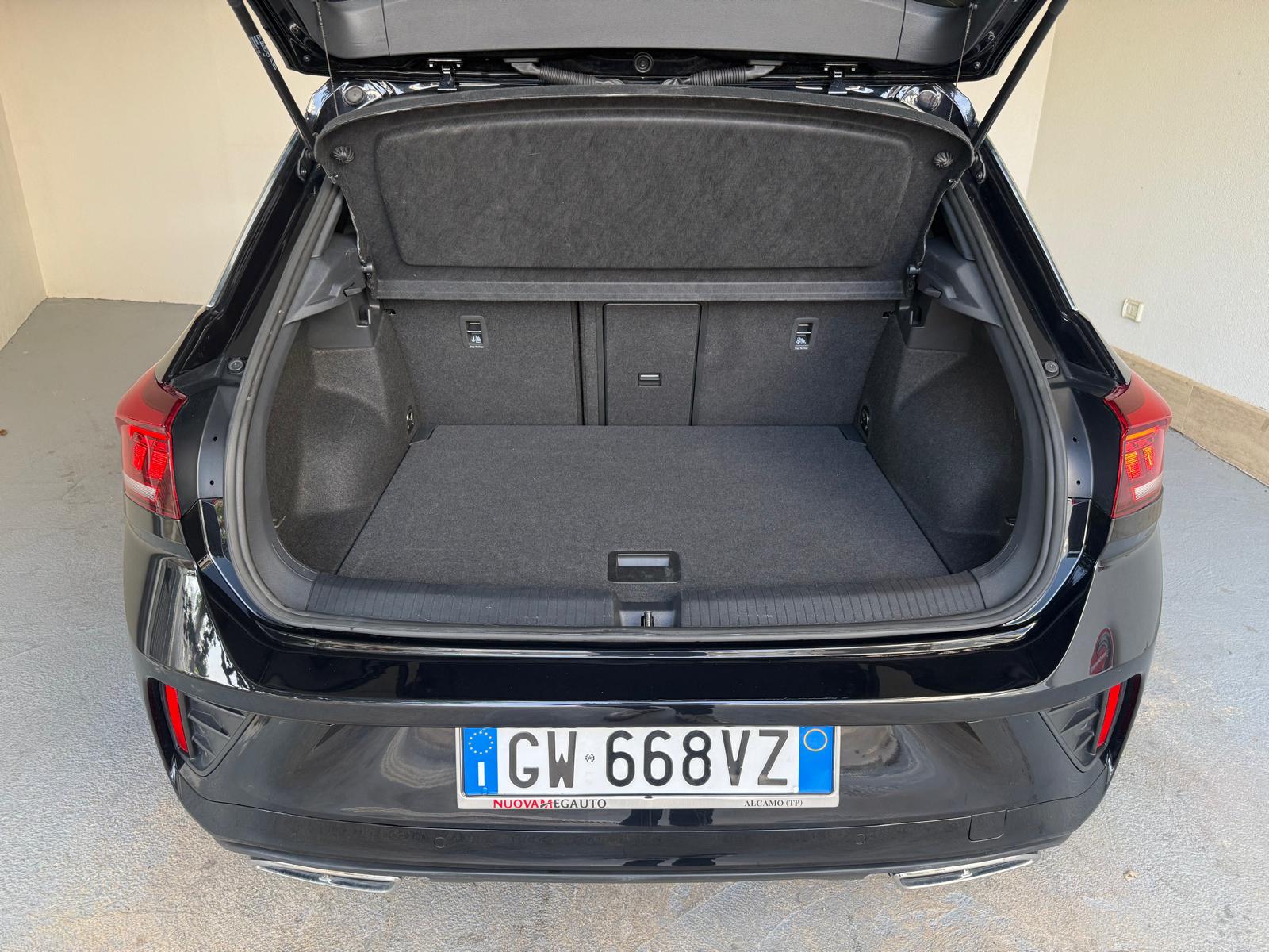 
								Volkswagen T-Roc 2.0 TDI R-Line full									