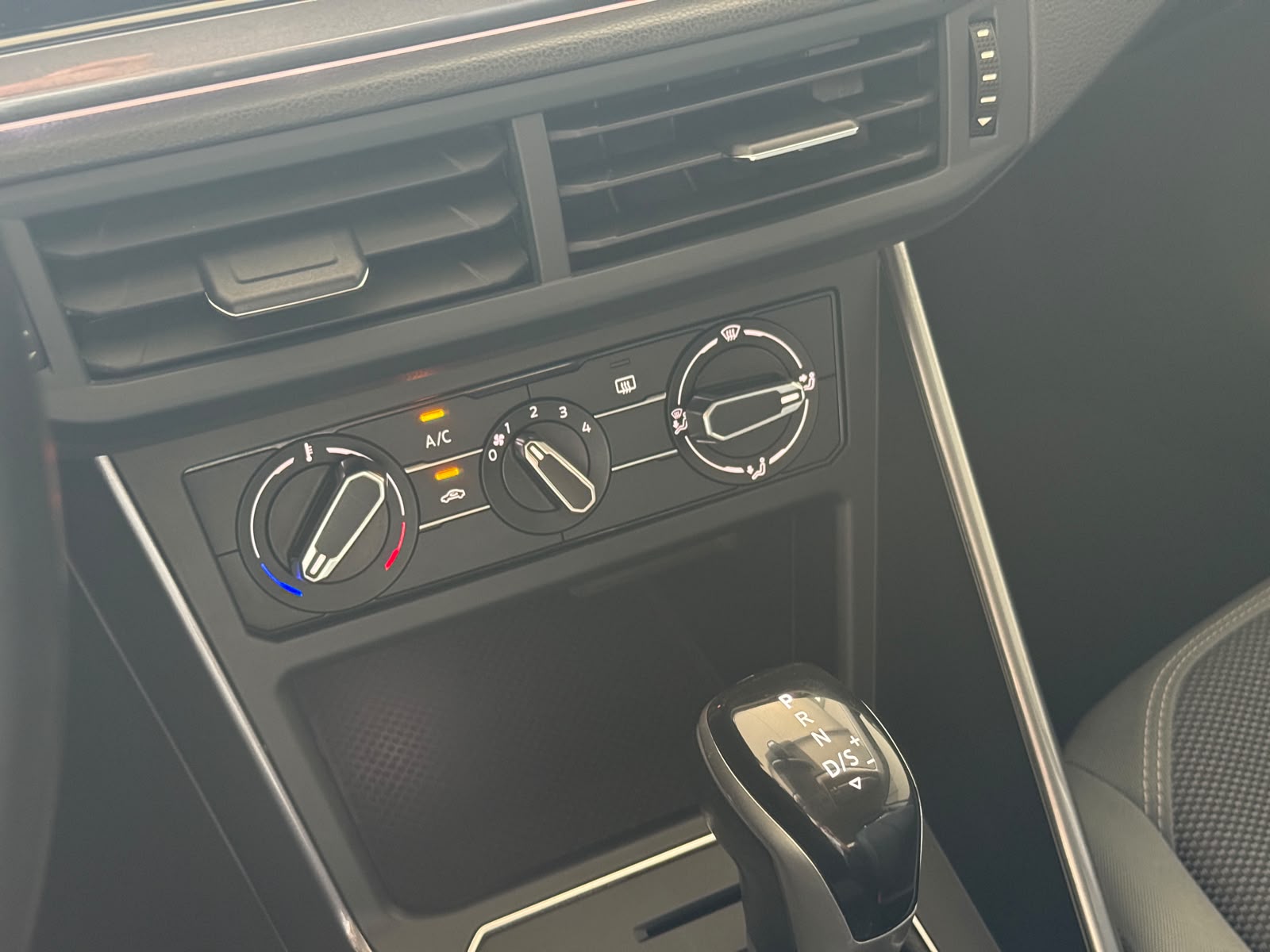 
								Volkswagen Polo 1.0 TSI Style full									