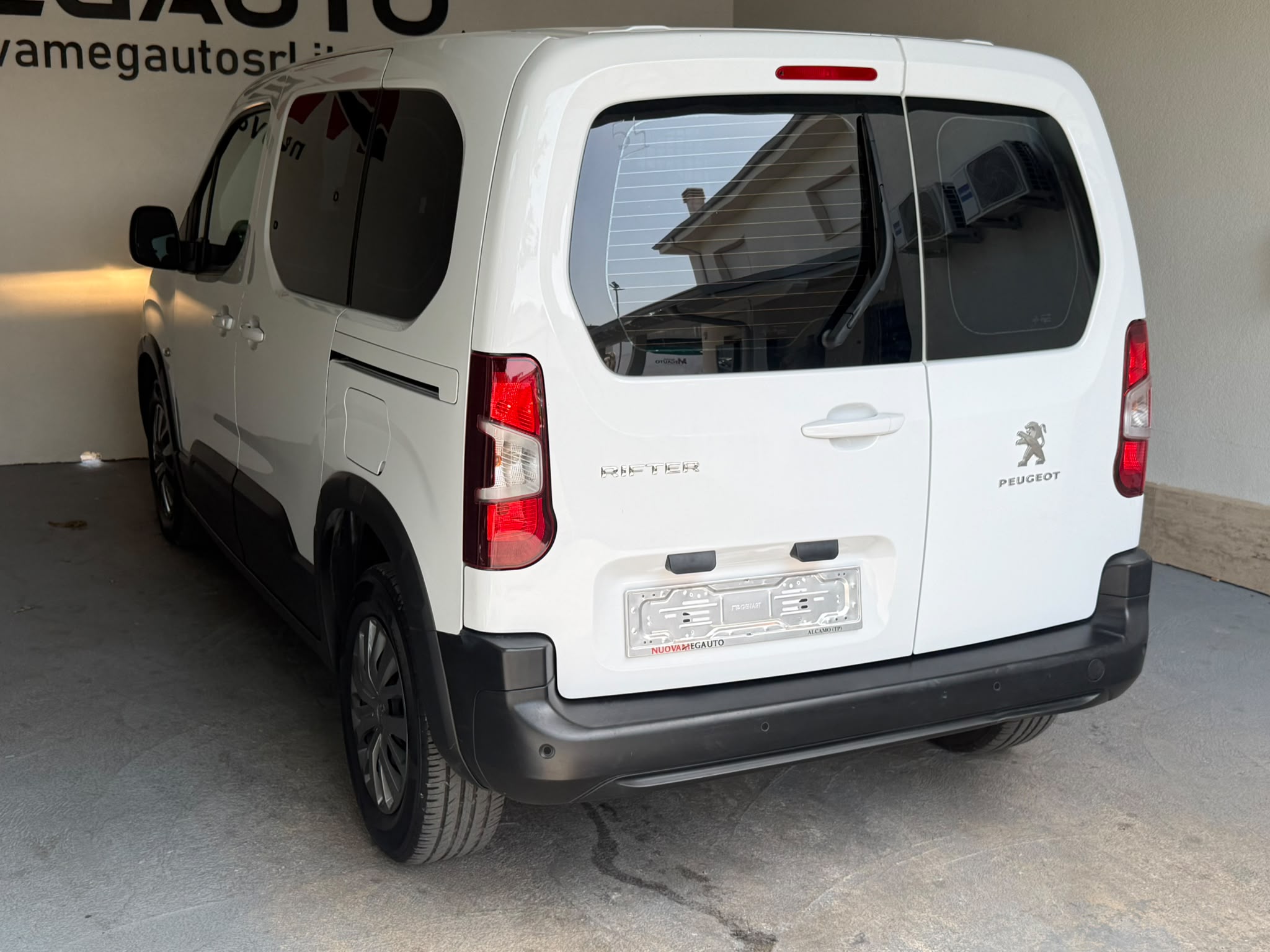 
								Peugeot Rifter 1.5 BlueHDi 100 FAP Active Pack N1 L1 full									
