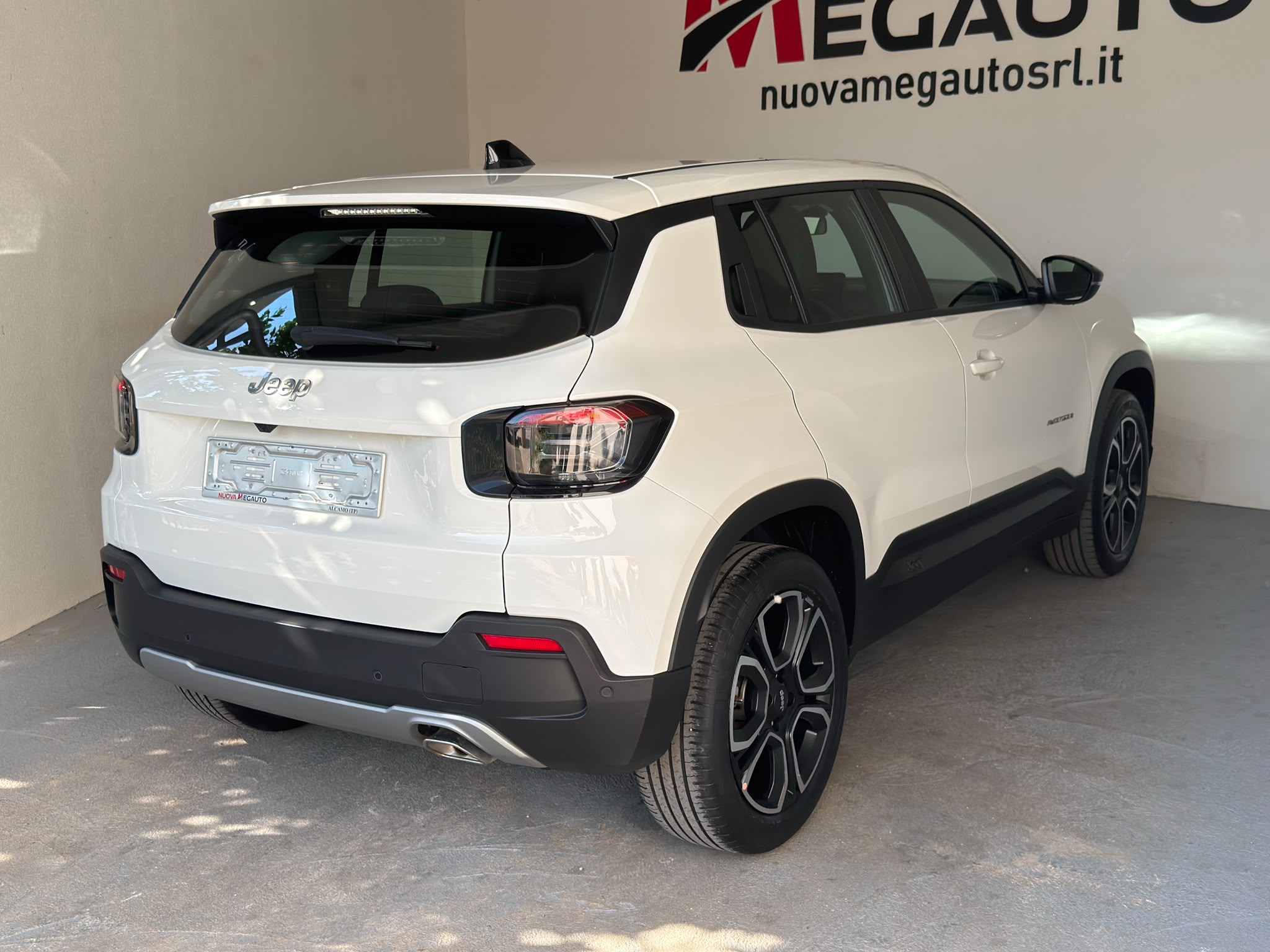
								Jeep Avenger 1.2 T-GDI ALTITUDE full									
