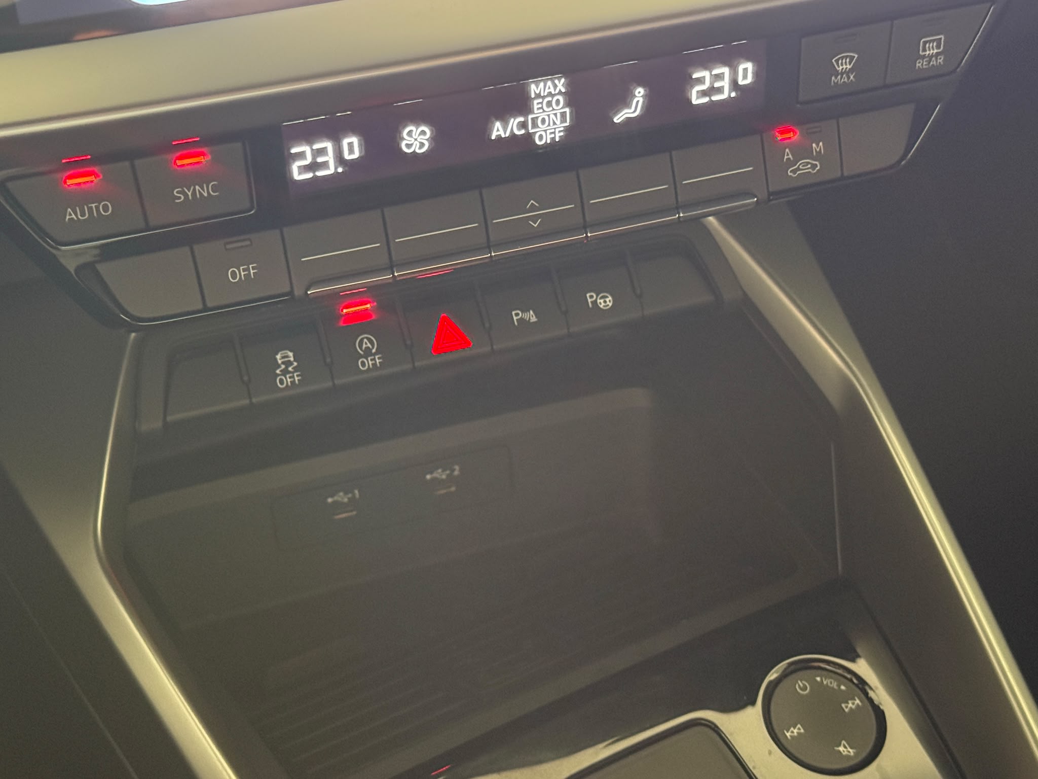 
								Audi A3 Sportback 30 2.0 TDI S line full									