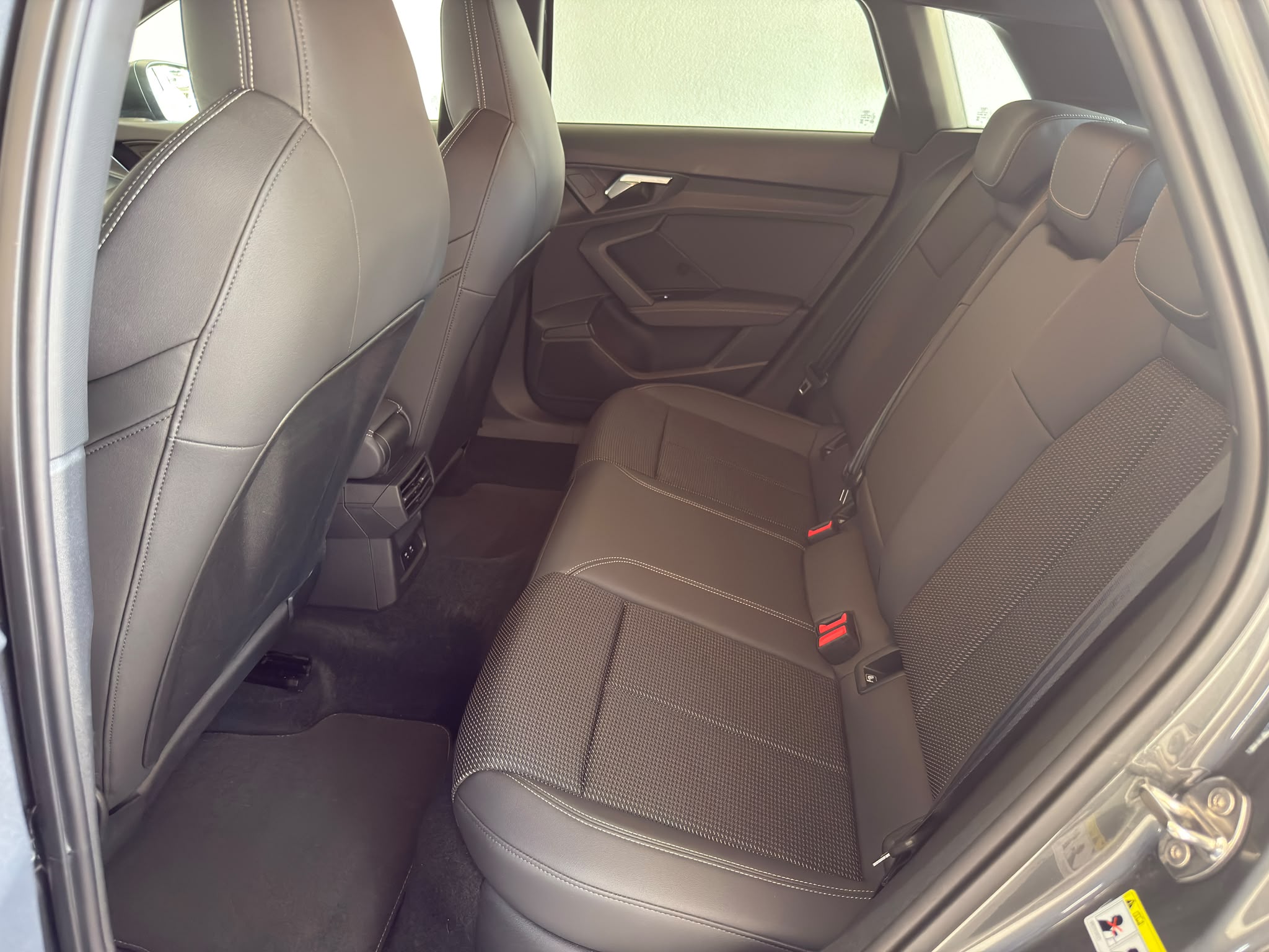 
								Audi A3 Sportback 30 2.0 TDI S line full									