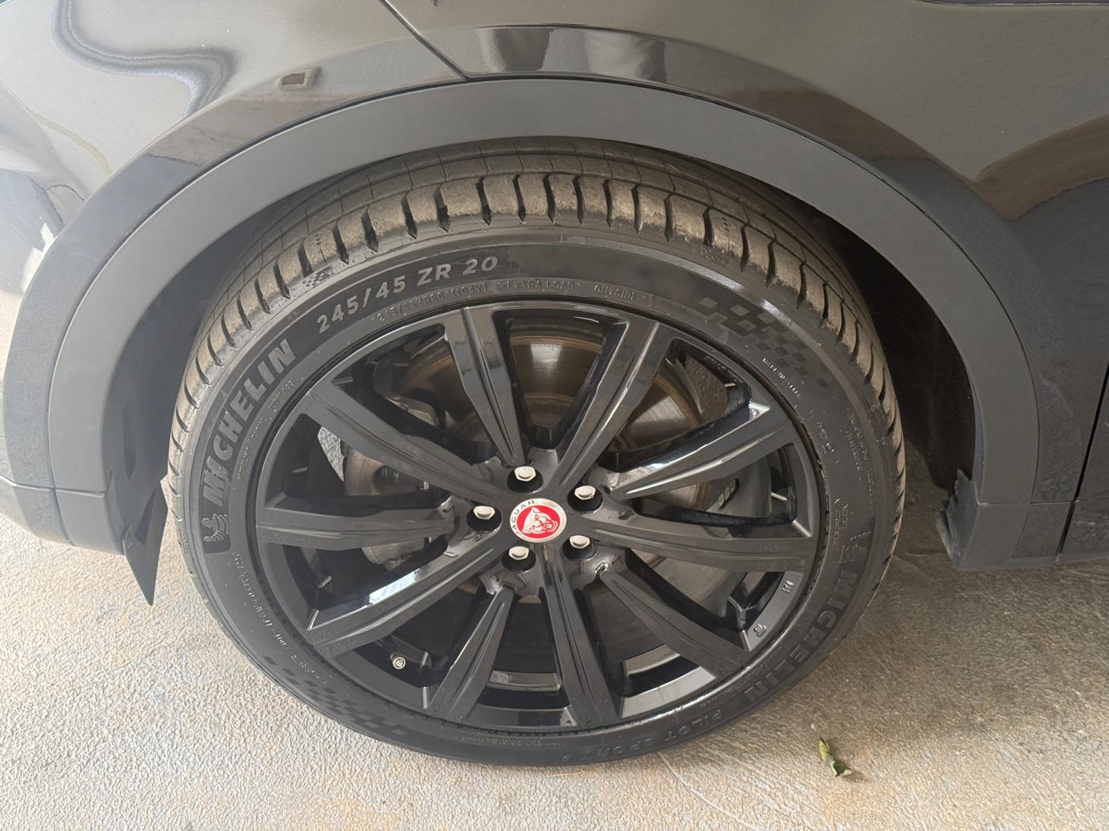 
								Jaguar E-PACE D165 Hybrid R-Dynamic SE full									