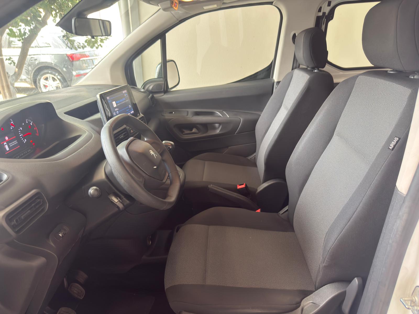 
								Peugeot Rifter 1.5 BlueHDi 100 FAP Active L1 full									