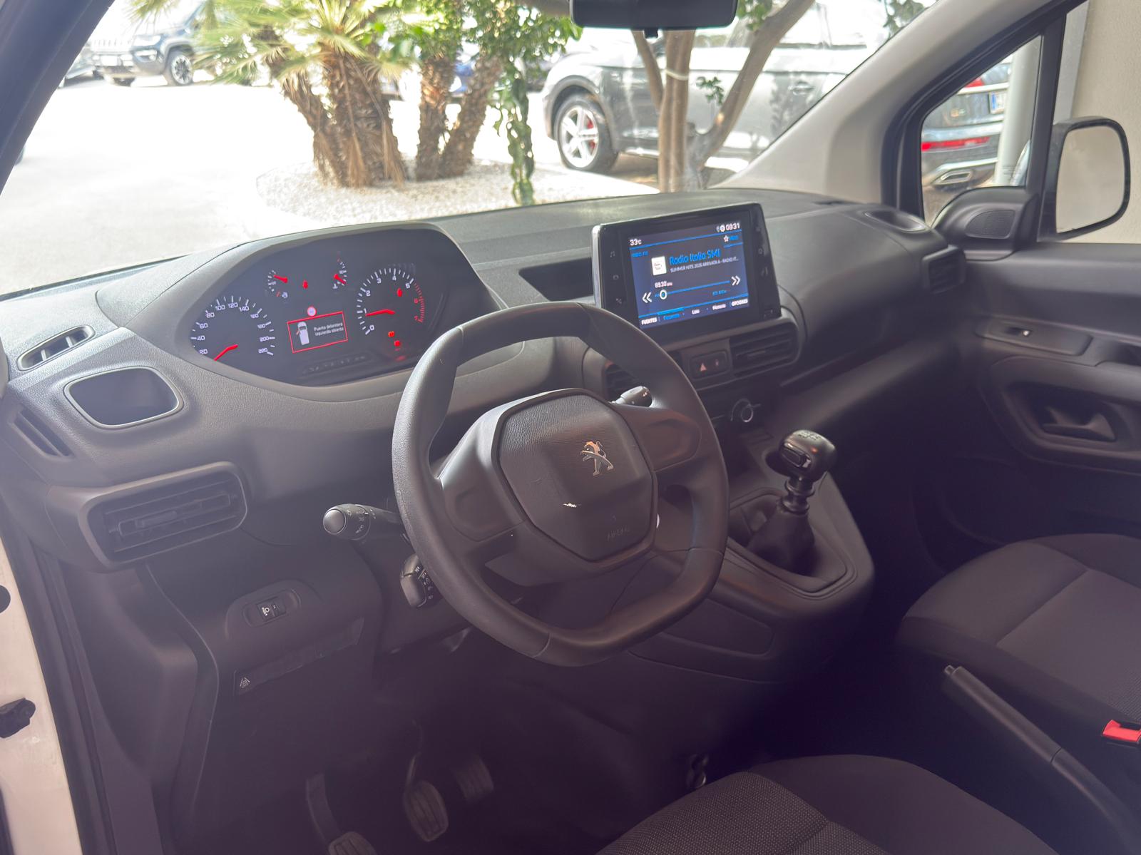 
								Peugeot Rifter 1.5 BlueHDi 100 FAP Active L1 full									