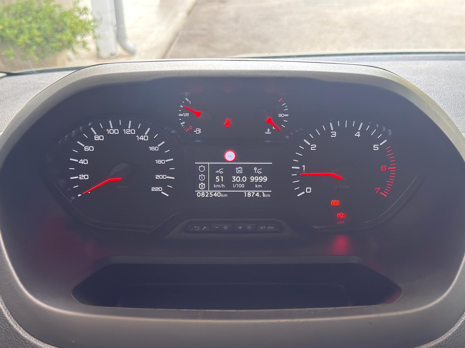 
								Peugeot Rifter 1.5 BlueHDi 100 FAP Active L1 full									